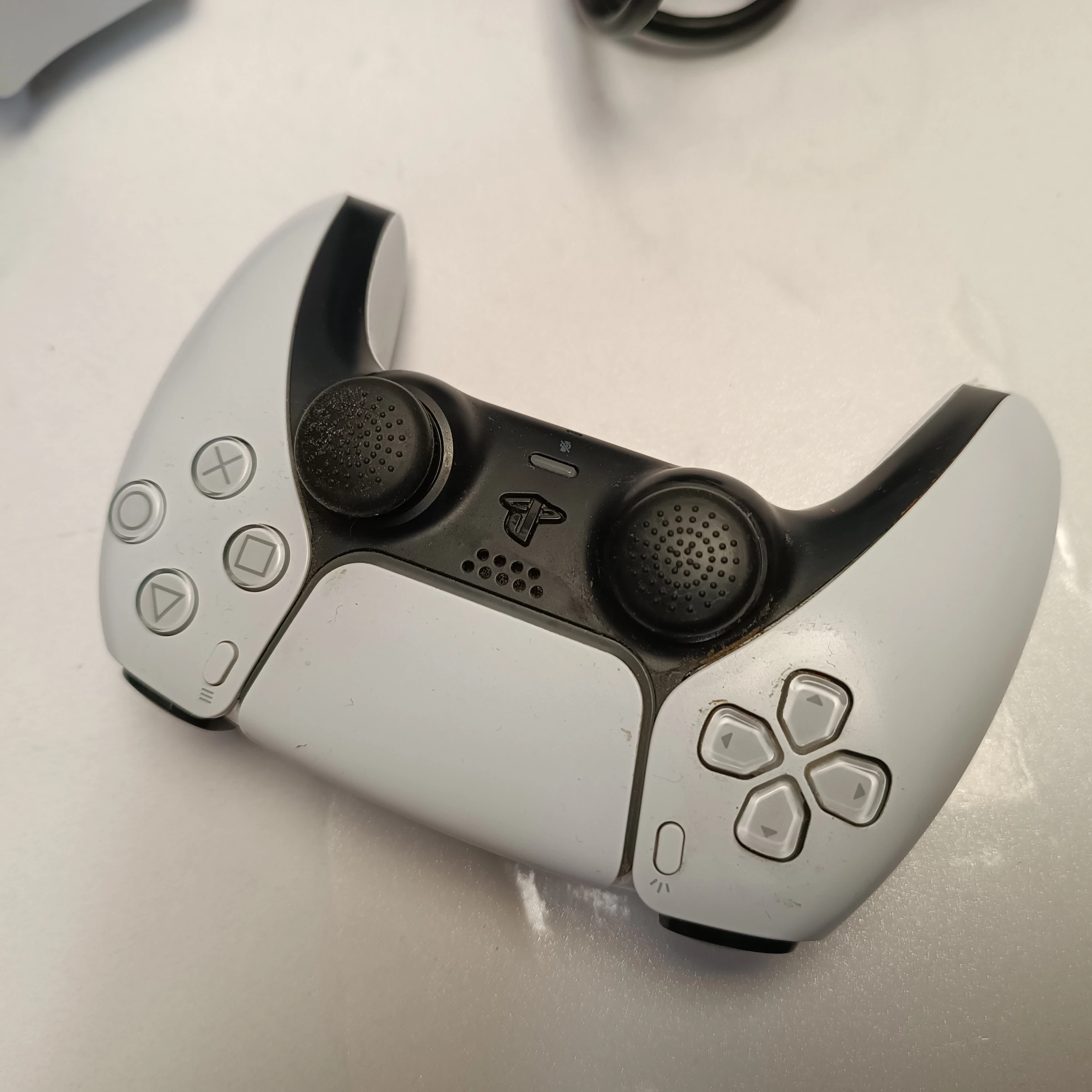 konsola-sony-playstation-5-cfi-1116a-z-napedem-pad-stan-11323-2