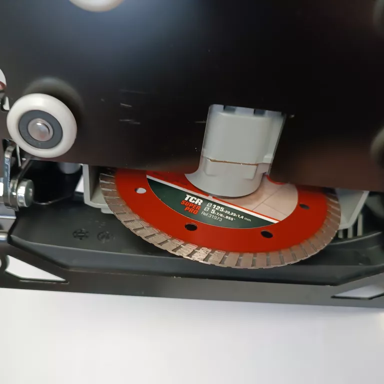 pilarka-tarczowa-do-plytek-rubi-tc-125-g2-praca-z-szyna-prowadzaca-228801-335401