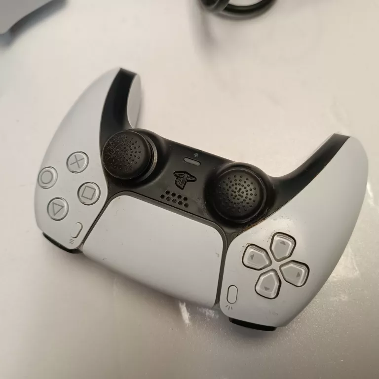 konsola-sony-playstation-5-cfi-1116a-z-napedem-pad-stan-11323-2