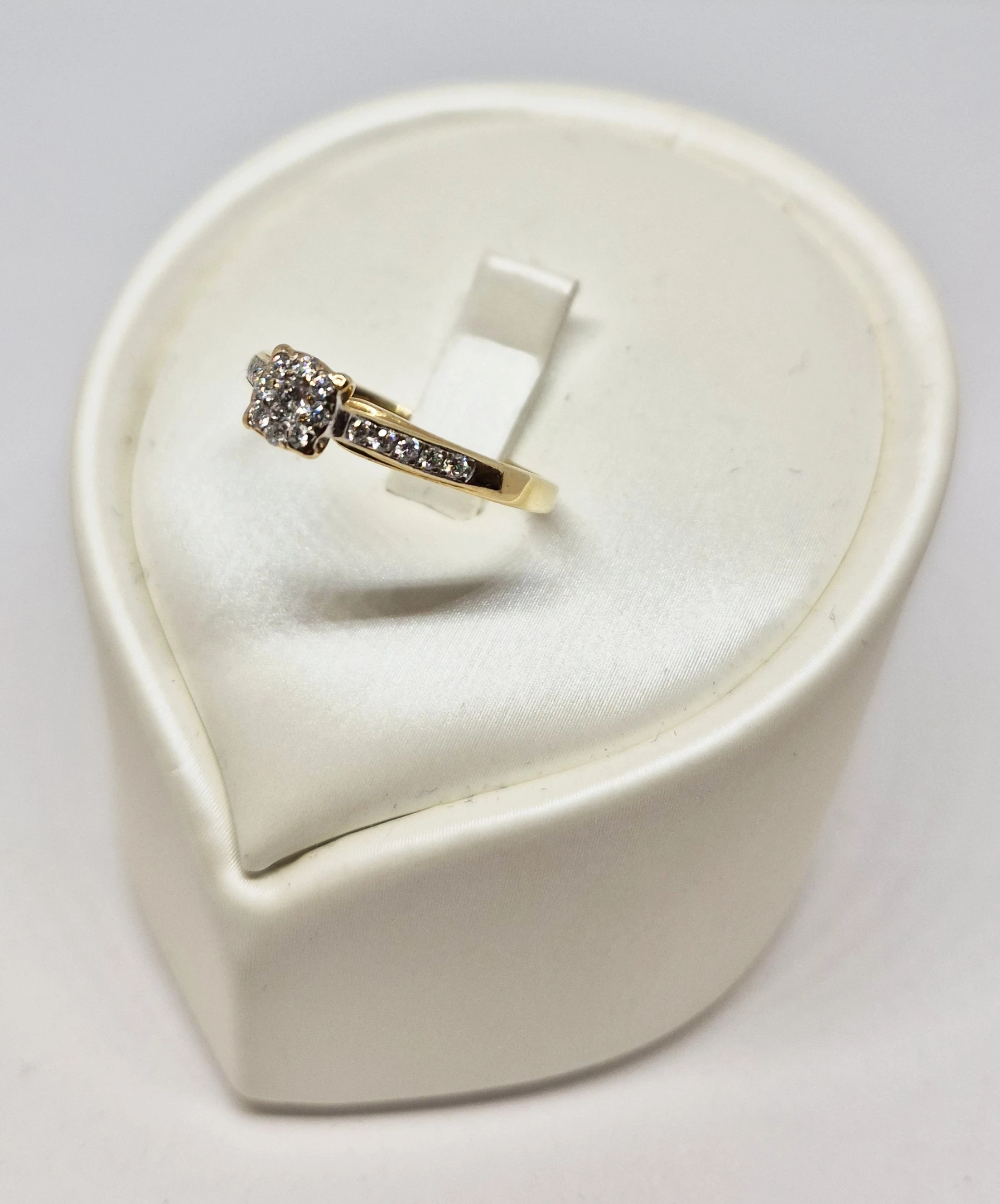 zloty-pierscionek-zdiamentami-192-g-pr-585-rozmiar-135-kamien-17088-128