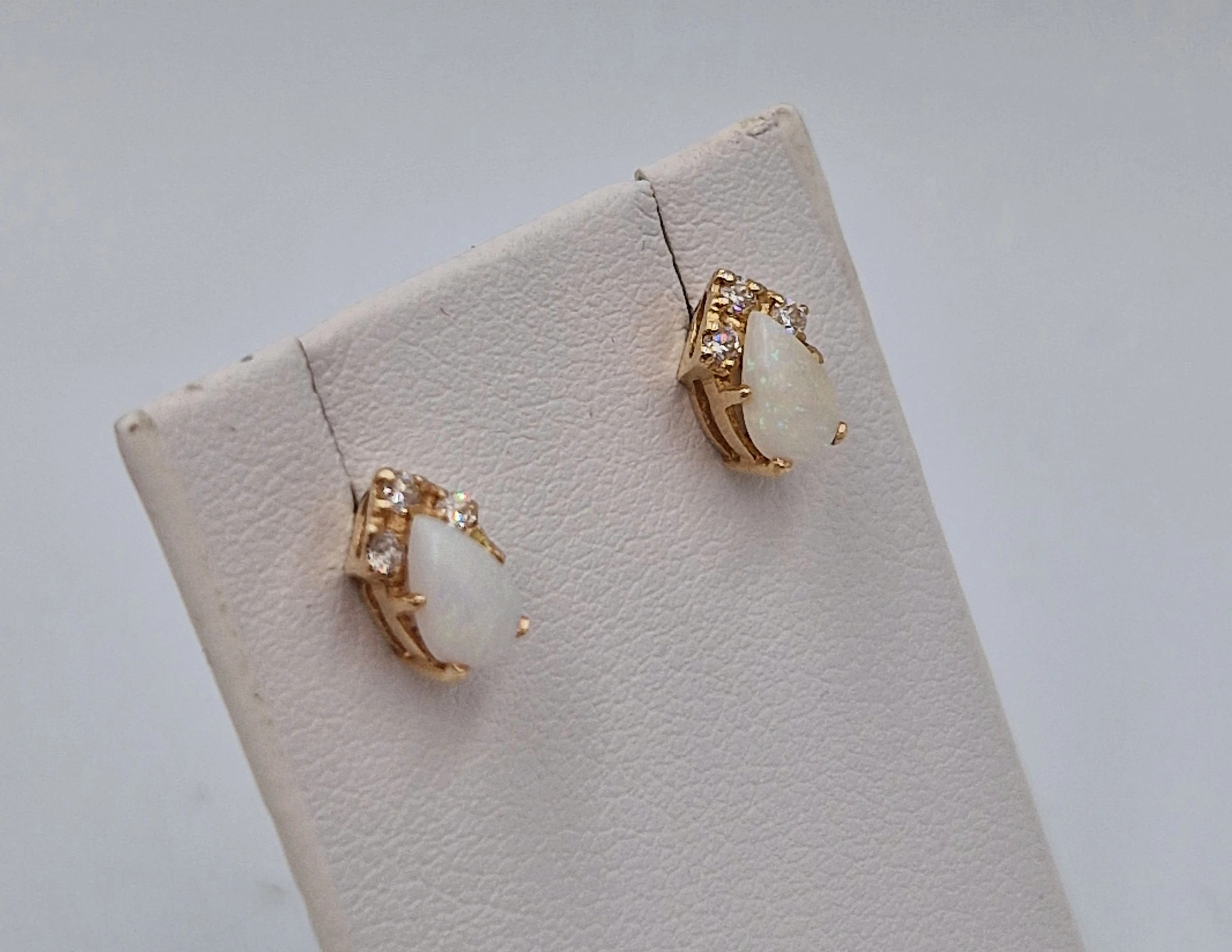 zlote-kolczyki-p585-w141g-sztyft-masa-perlowa-material-15835-2