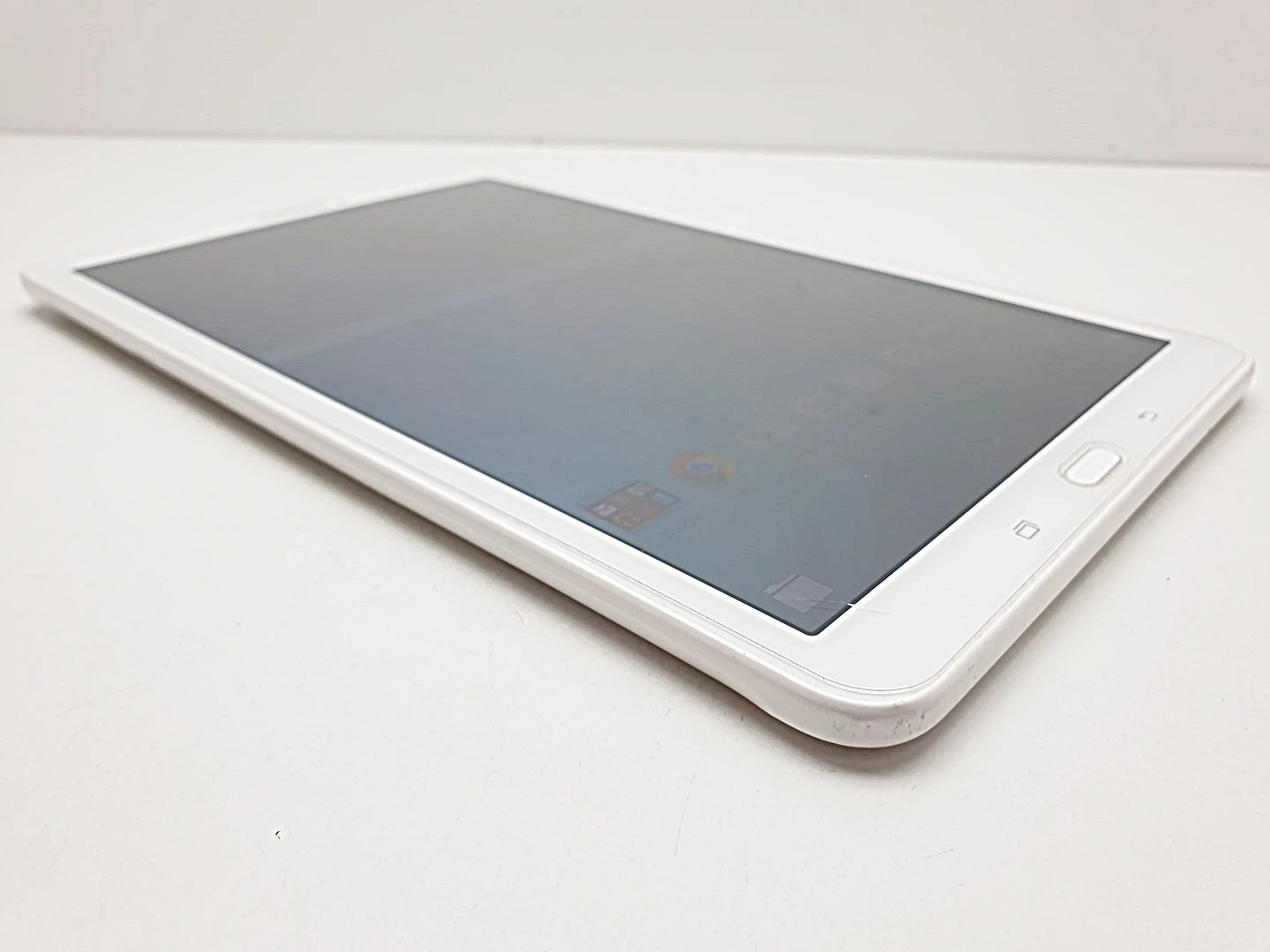 tablet-samsung-galaxy-tab-e-sm-t560-przekatna-ekranu-960