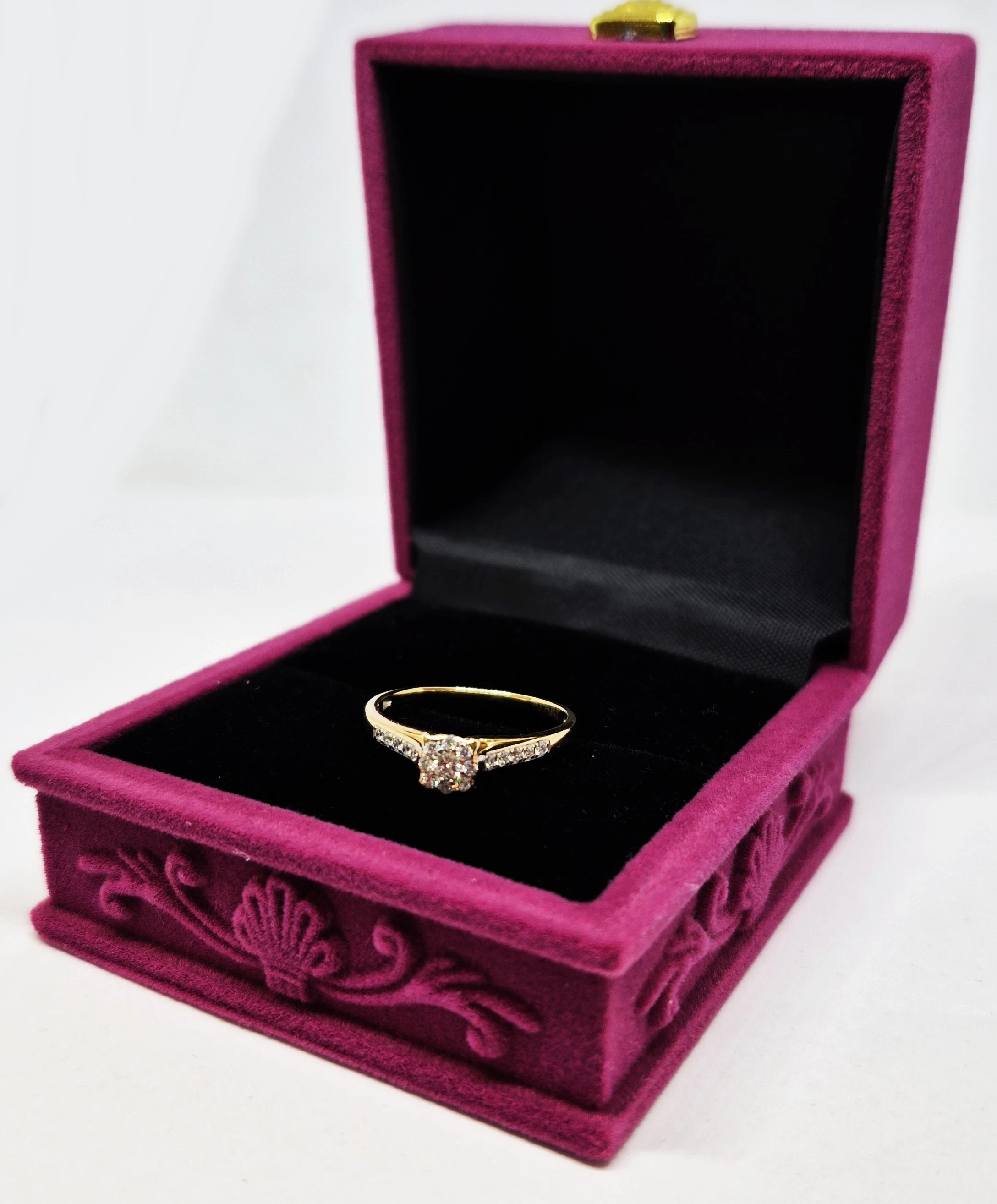 zloty-pierscionek-zdiamentami-192-g-pr-585-rozmiar-135-ean-gtin-5905427351917