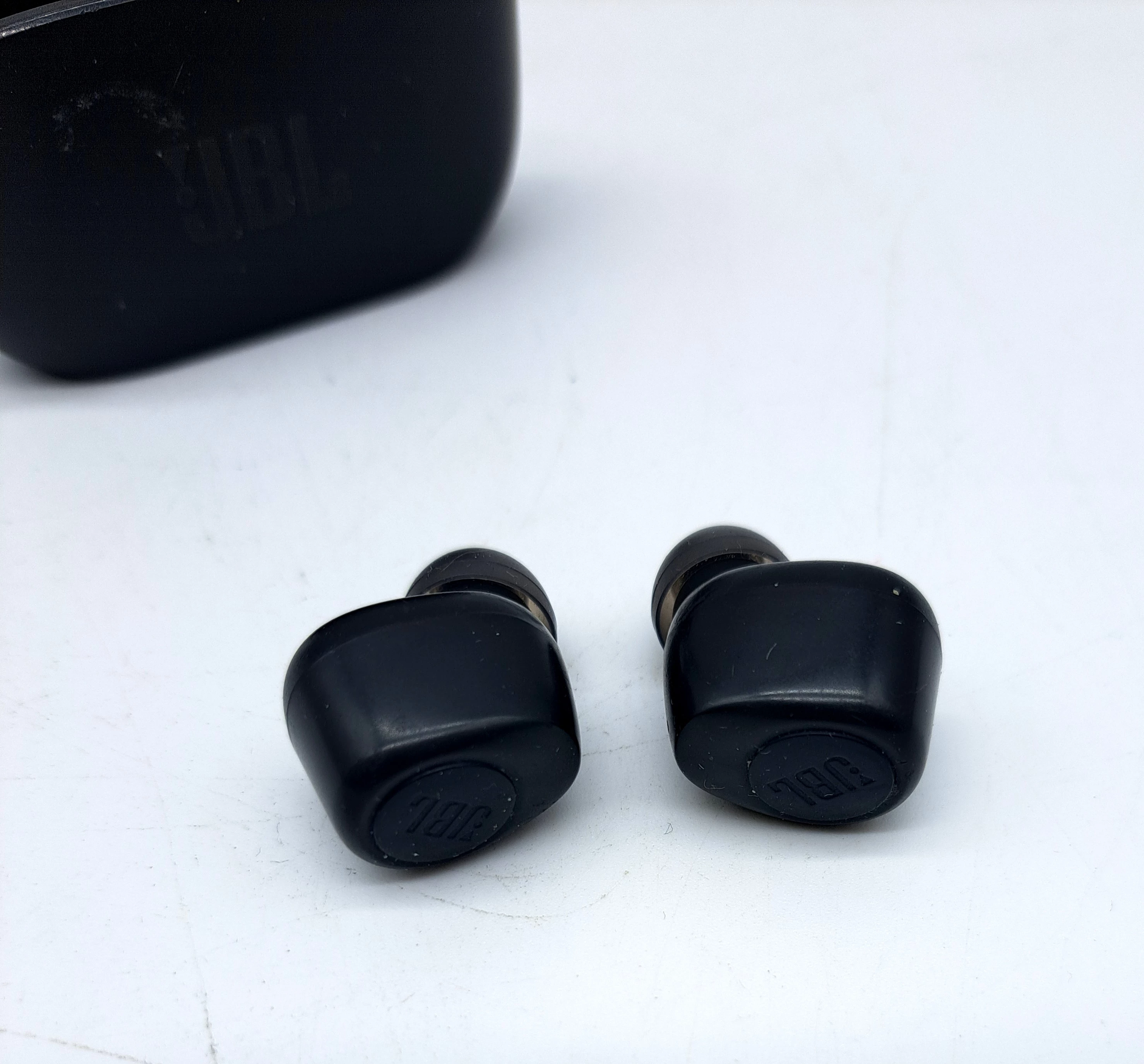 sluchawki-bezprzwodowe-jbl-wave-100-tws-kolor-dominujacy-129357-3