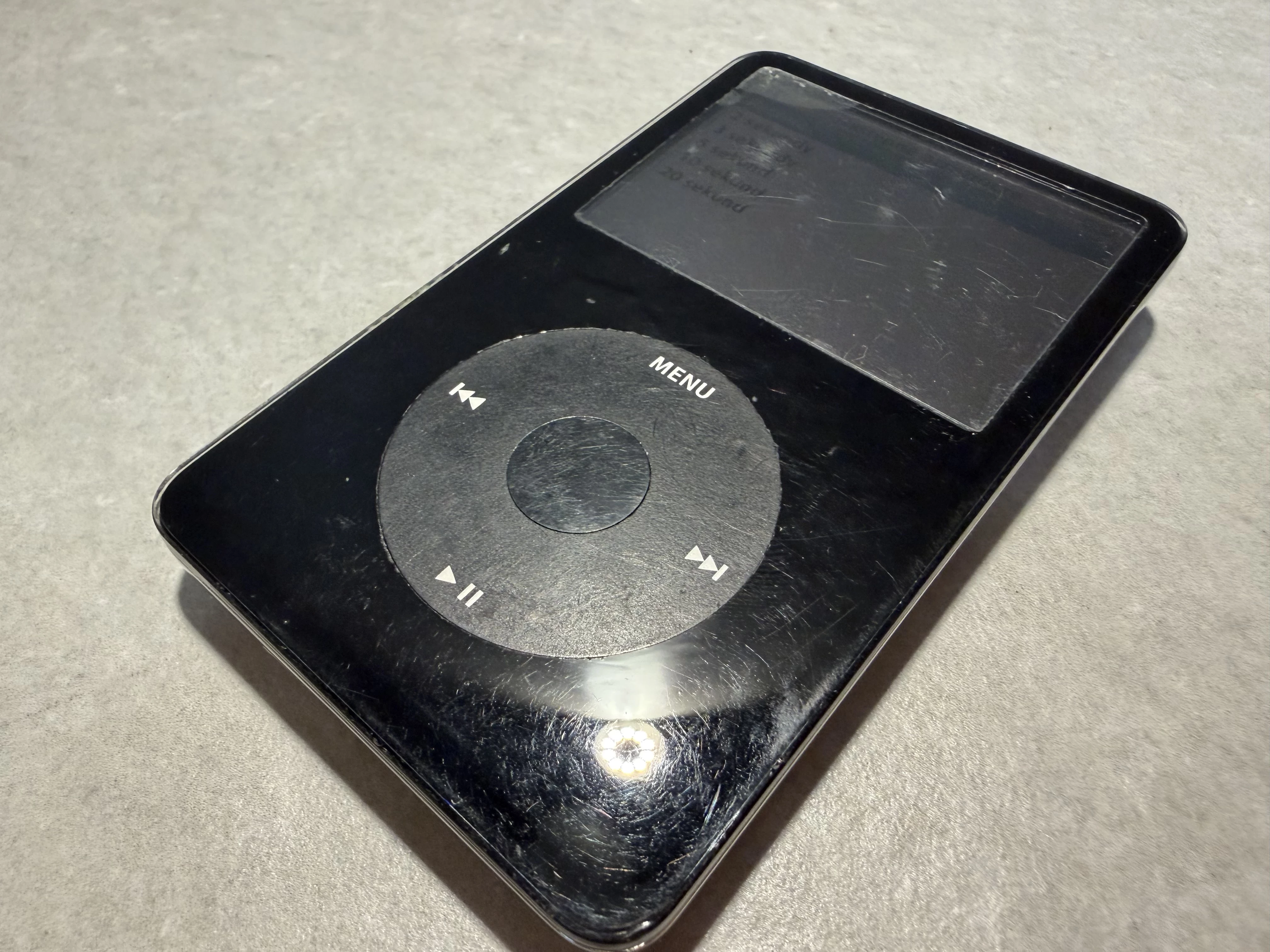 apple-ipod-classic-5-generacji-30gb-srebny-a1136-wbudowana-pamiec-202869-233054