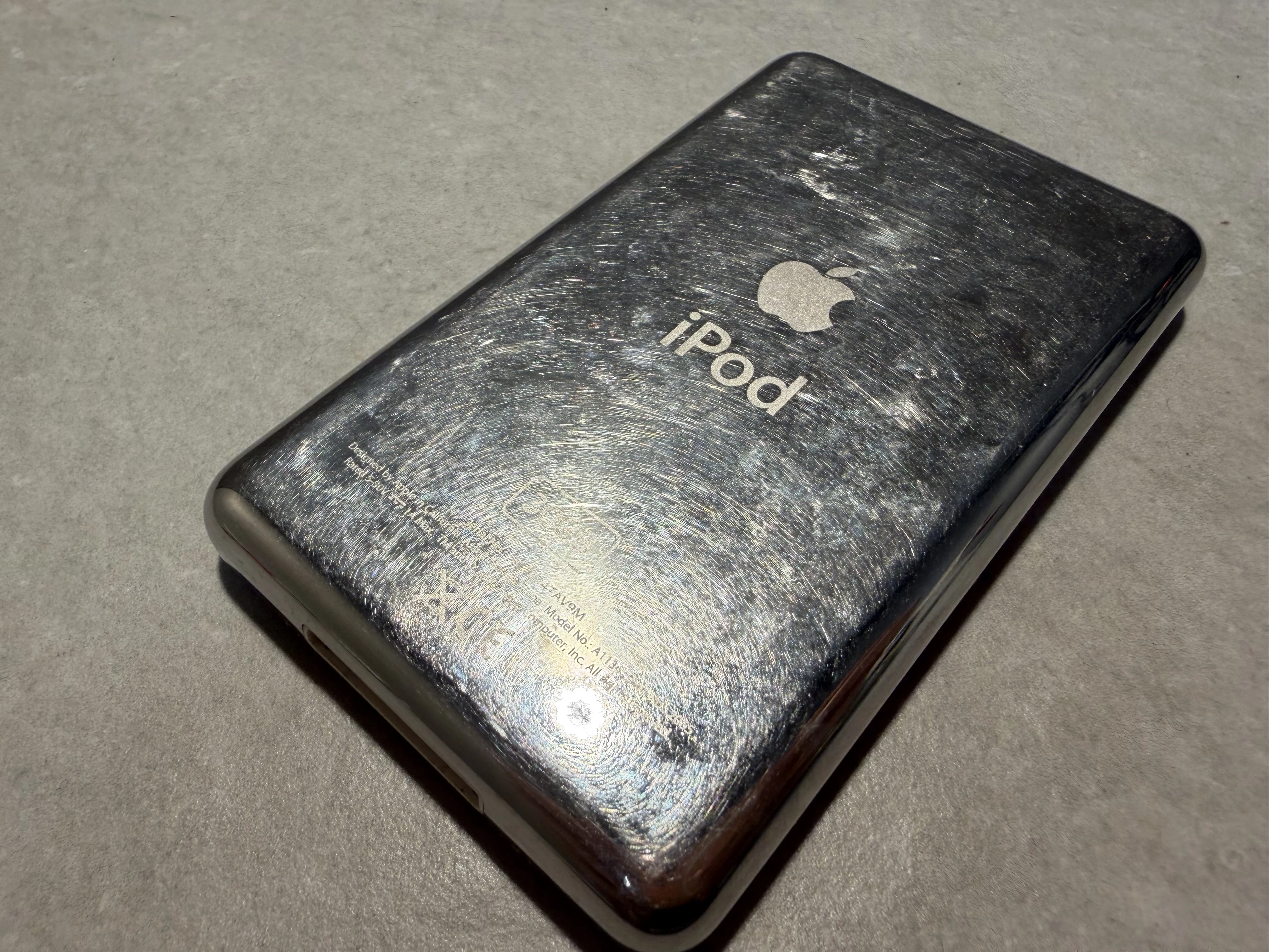 apple-ipod-classic-5-generacji-30gb-srebny-a1136-model-a1136