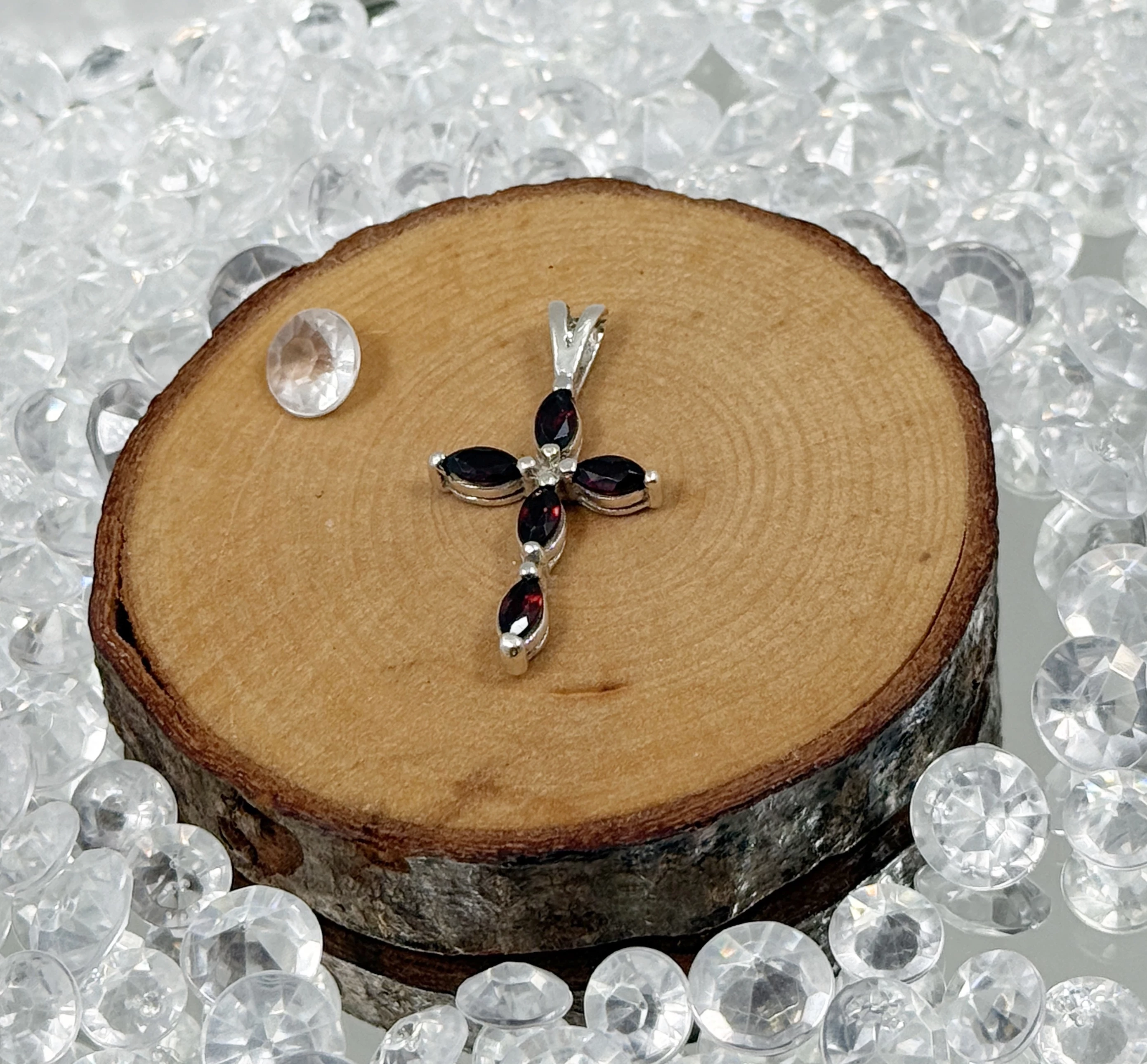 srebrna-zawieszka-krzyz-z-kolorowym-oczkiem-925-rodzaj-2205-2