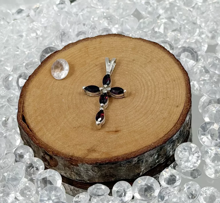 srebrna-zawieszka-krzyz-z-kolorowym-oczkiem-925-rodzaj-2205-2