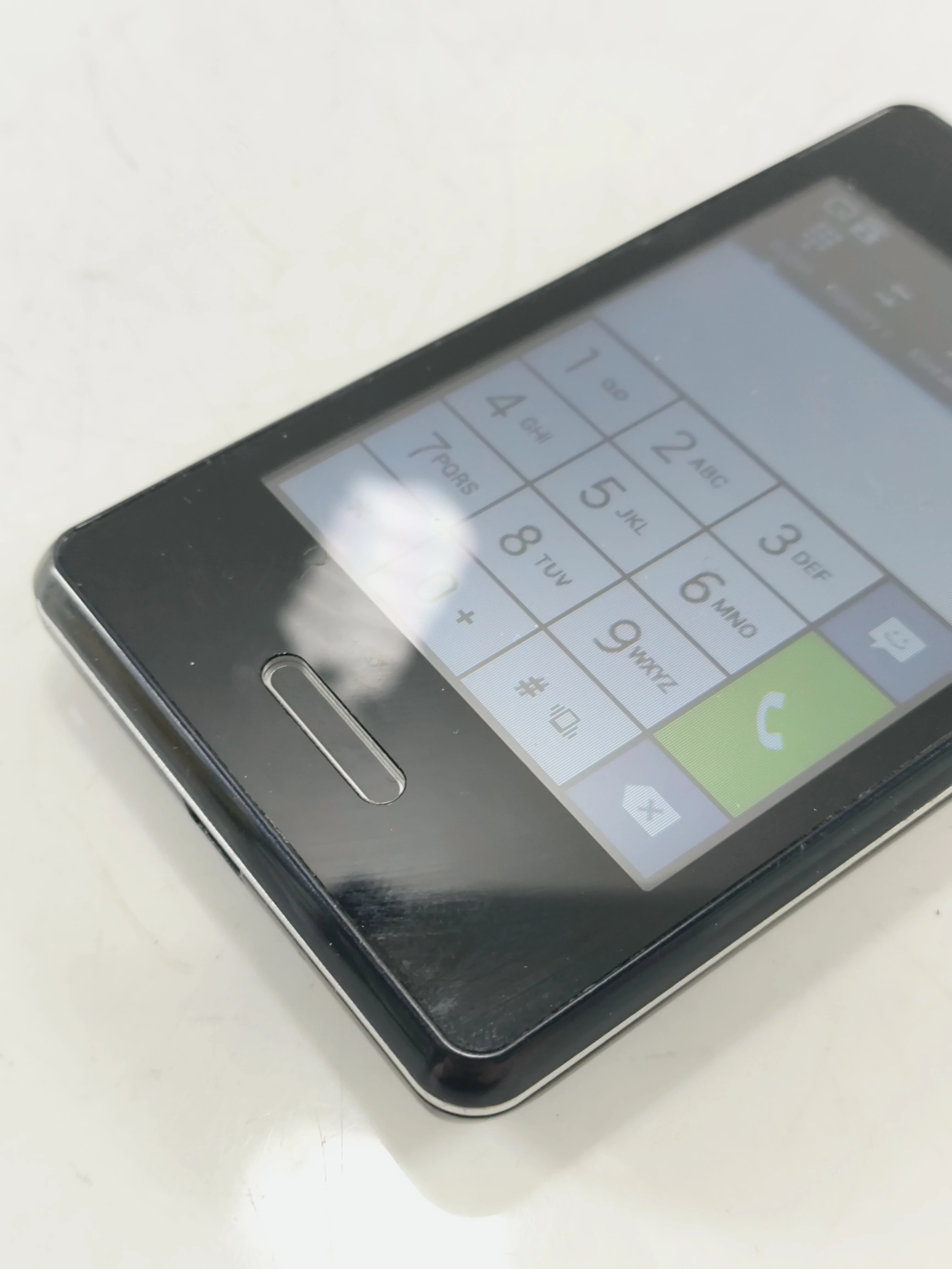 telefon-lg-e430-stan-11323-2