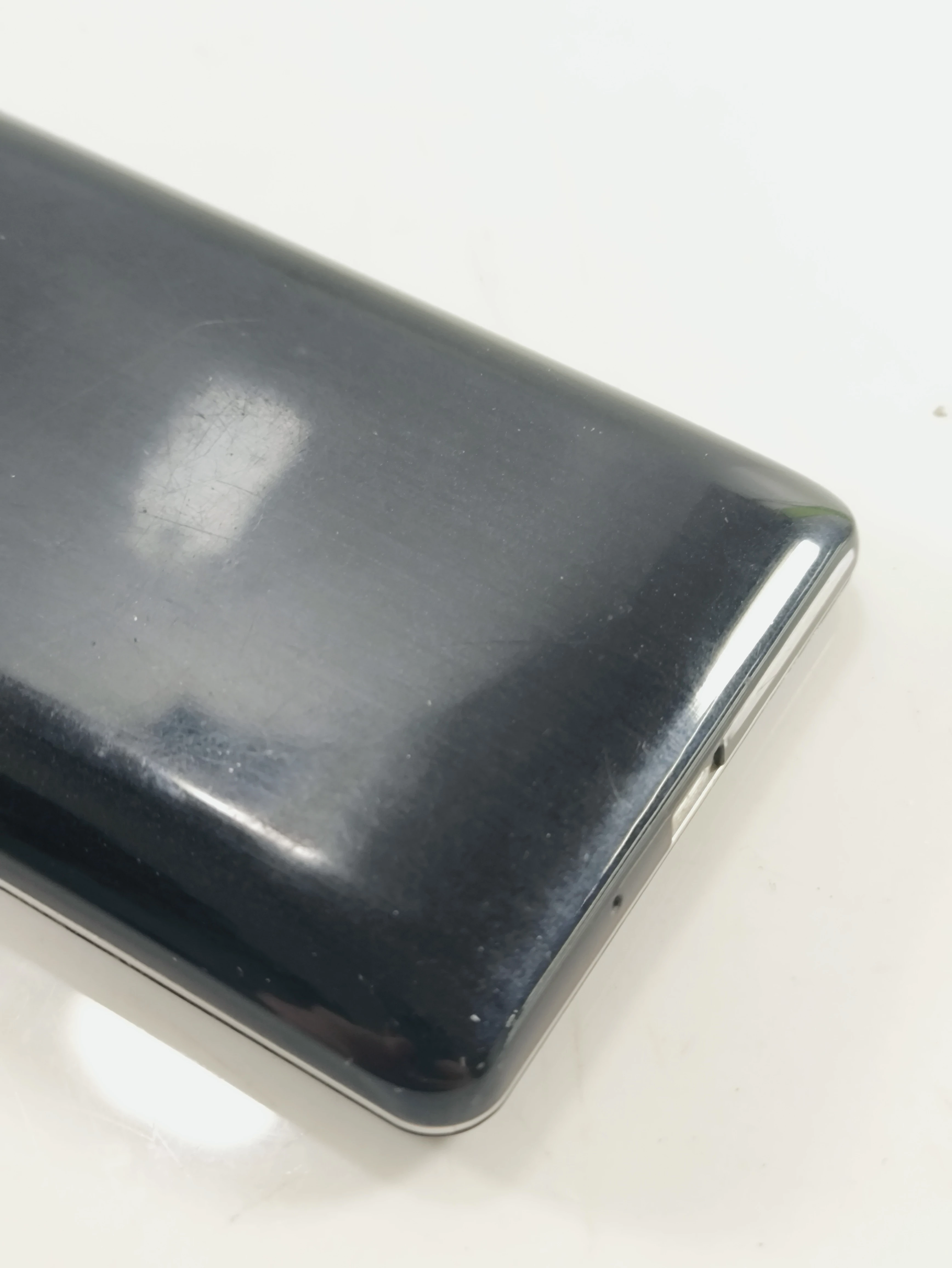 telefon-lg-e430-przekatna-ekranu-320