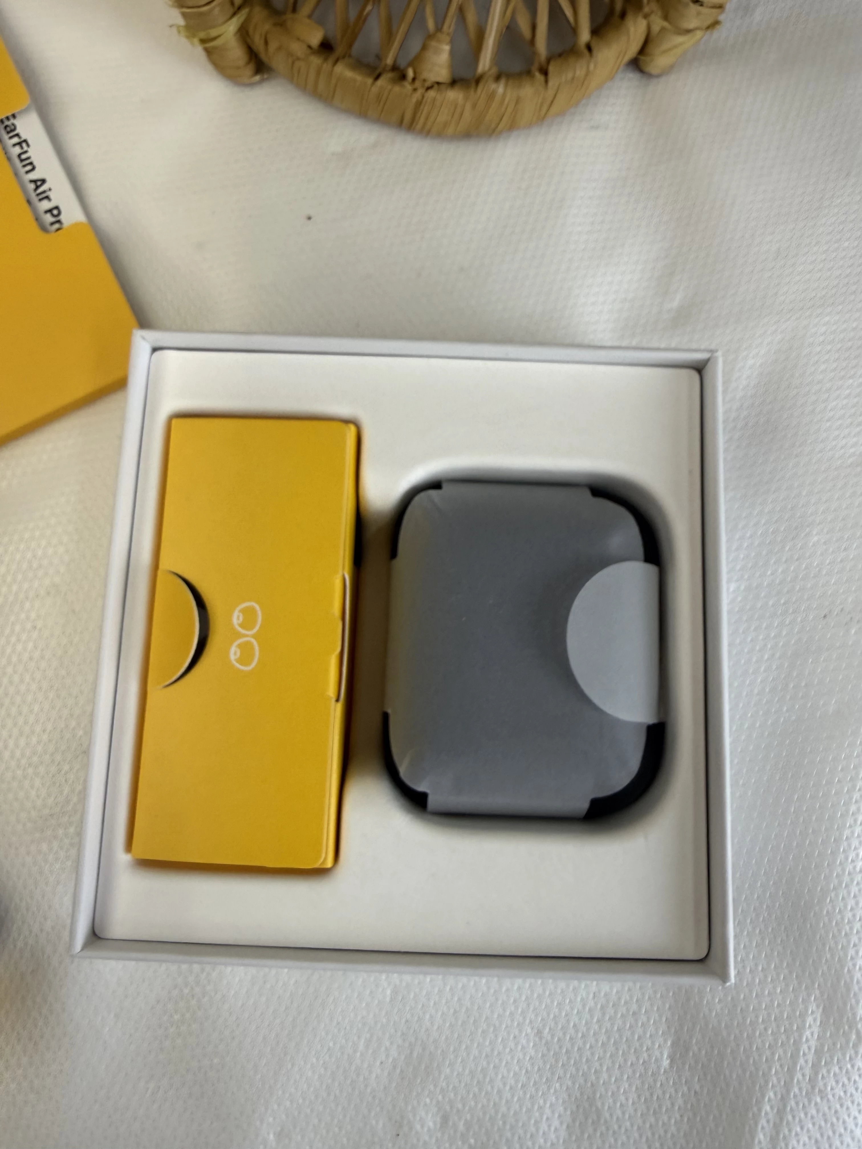 sluchawki-earfun-air-pro-4-stan-11323-2