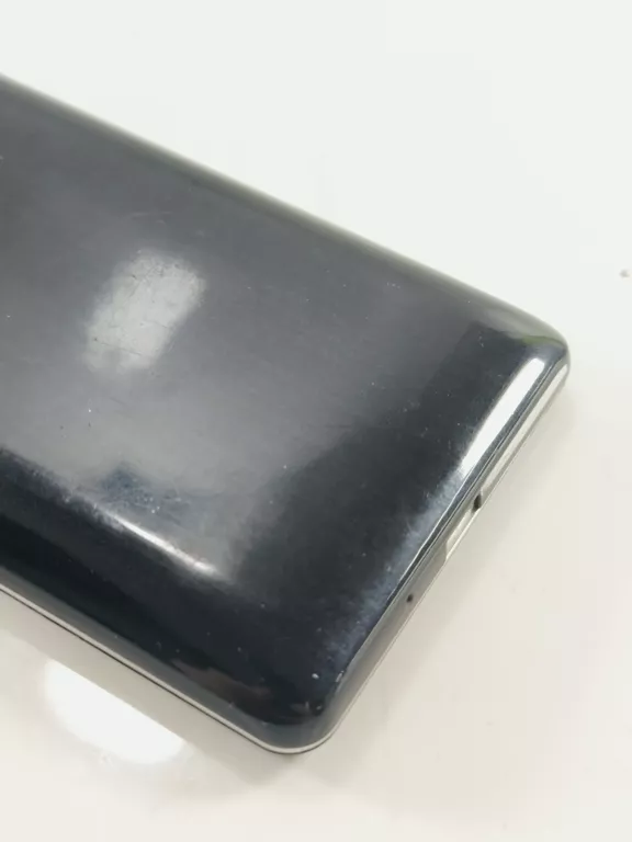 telefon-lg-e430-przekatna-ekranu-320