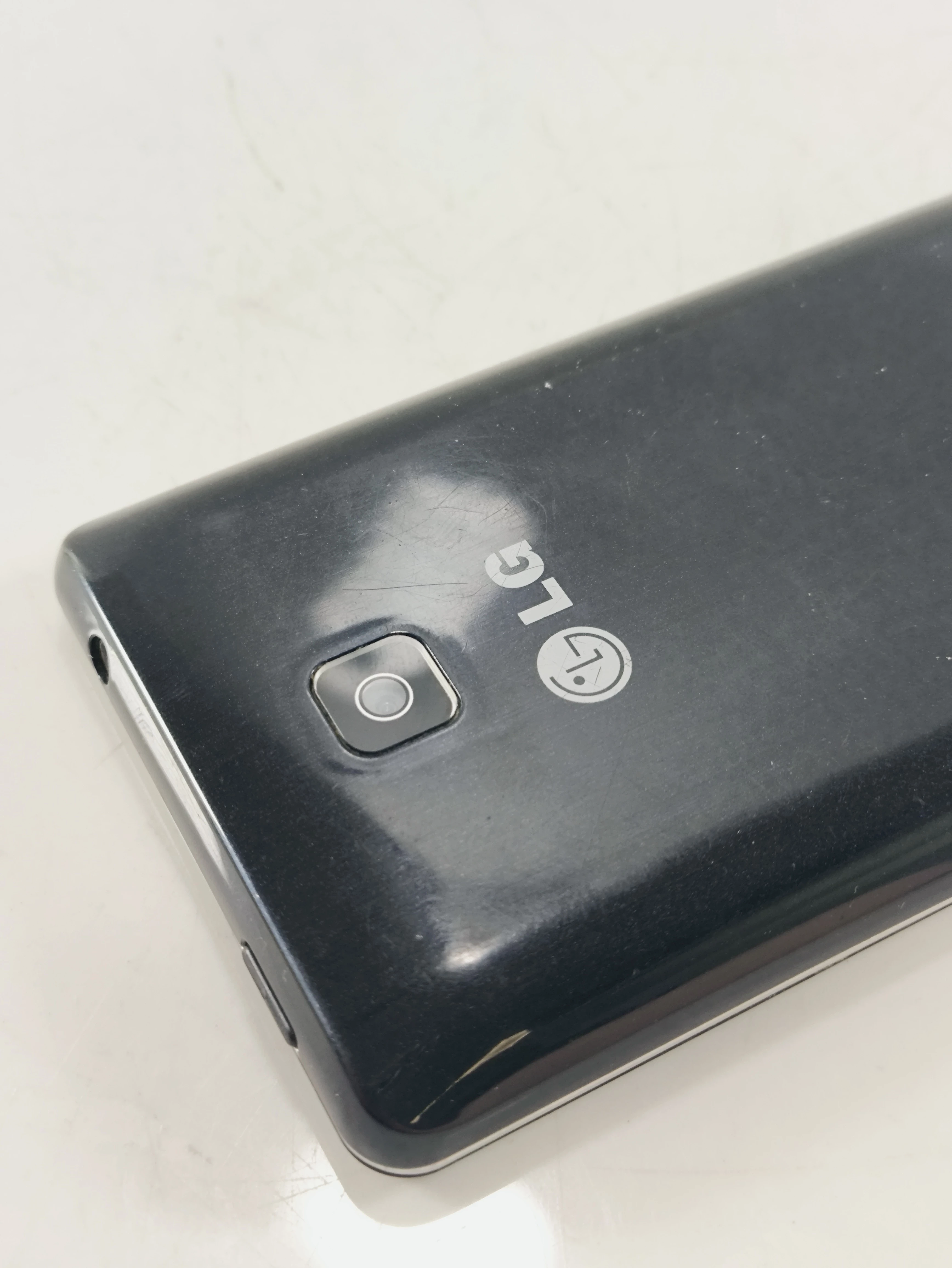 telefon-lg-e430-typ-202685-212929