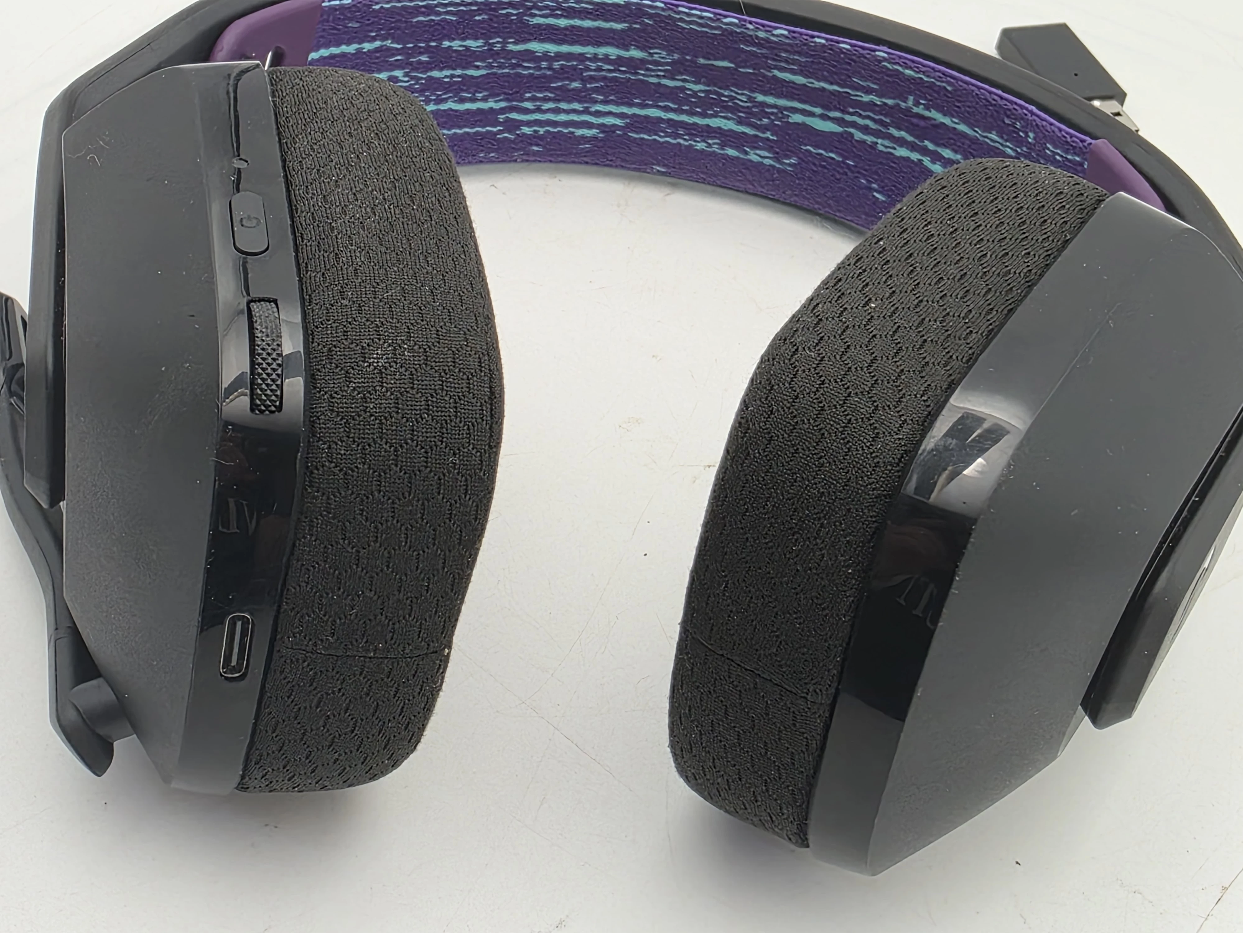 sluchawki-bezprzewodowe-logitech-g535-model-g535-lightspeed-wireless-gaming-headset