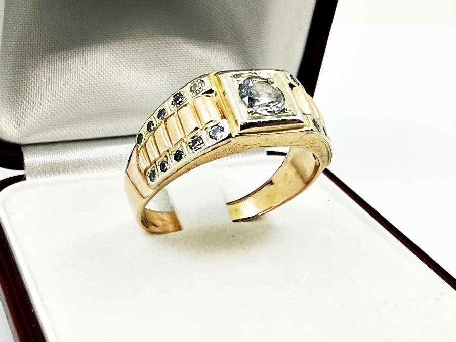 zloty-sygnet-585-z-cyrkoniami-rozmiar-26-waga-799-rozmiarsrednica-wew-mm-372-26