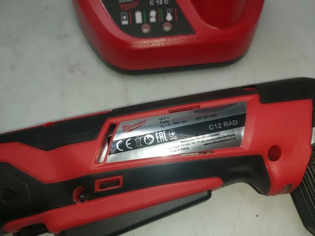 wiertarka-wkretarka-katowa-milwaukee-c12-rad-12v-2-aku-20ah-ladowarka-seria-mi4933416900