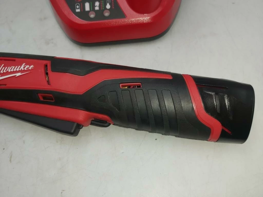 wiertarka-wkretarka-katowa-milwaukee-c12-rad-12v-2-aku-20ah-ladowarka-typ-uchwytu-129629-1