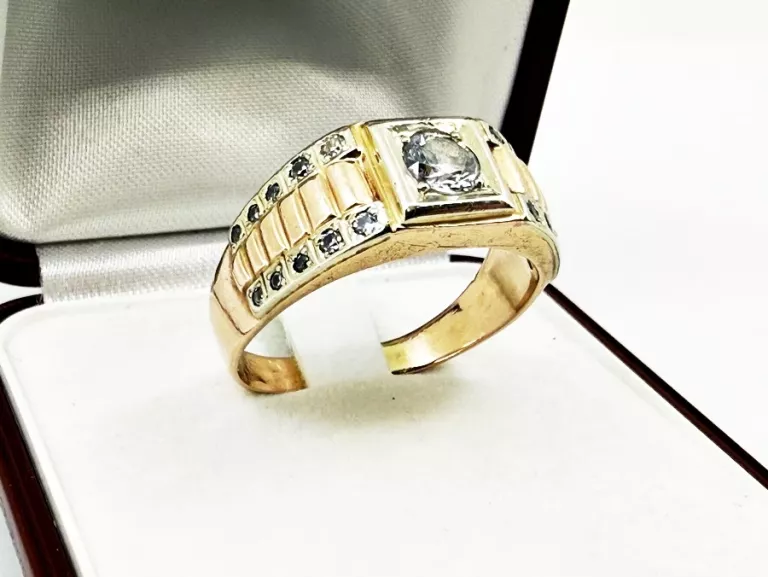 zloty-sygnet-585-z-cyrkoniami-rozmiar-26-waga-799-rozmiarsrednica-wew-mm-372-26