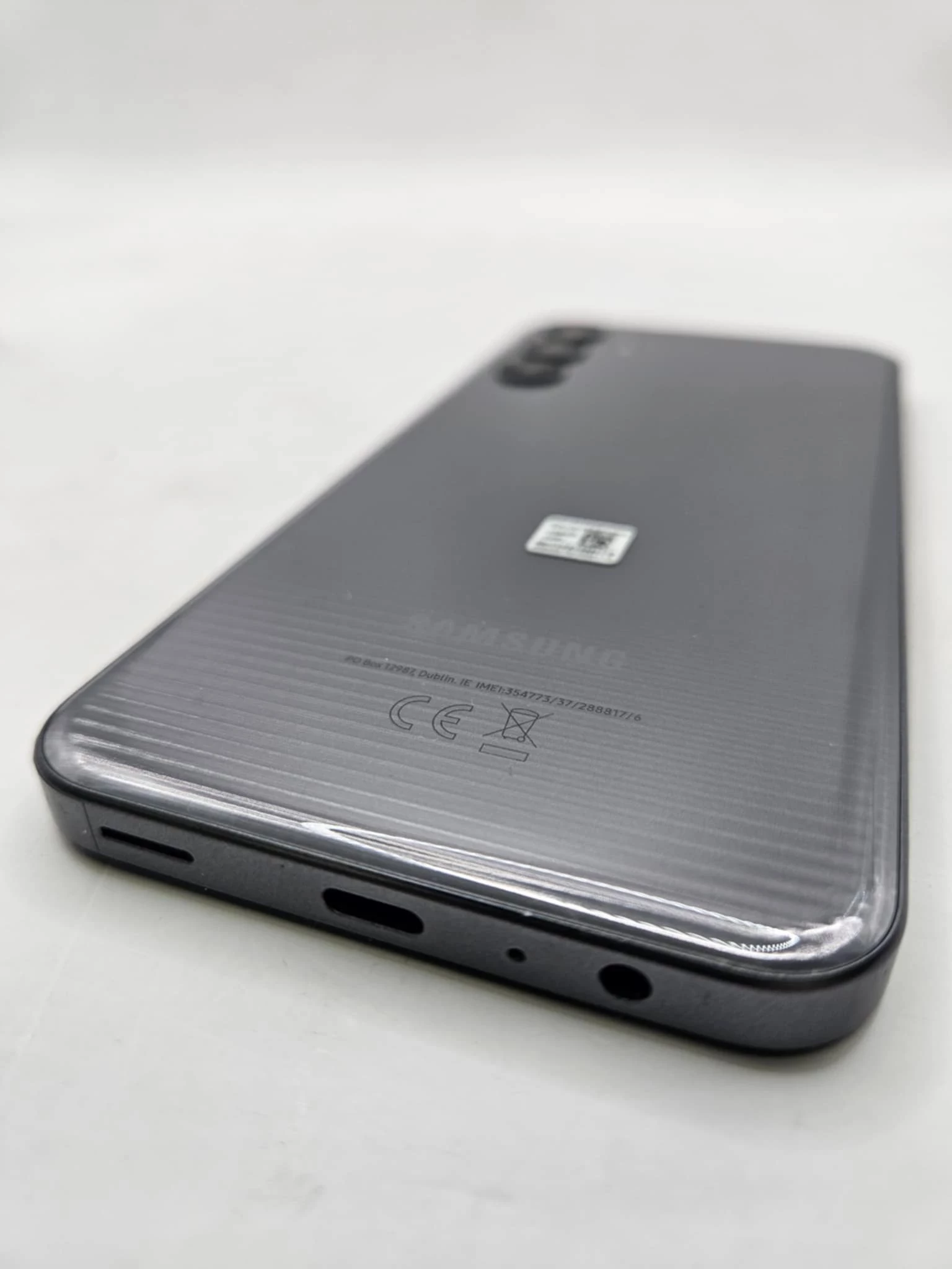 telefon-samsung-galaxy-m15-5g-4128-gb-pud-kod-producenta-sm-m156bzaueue