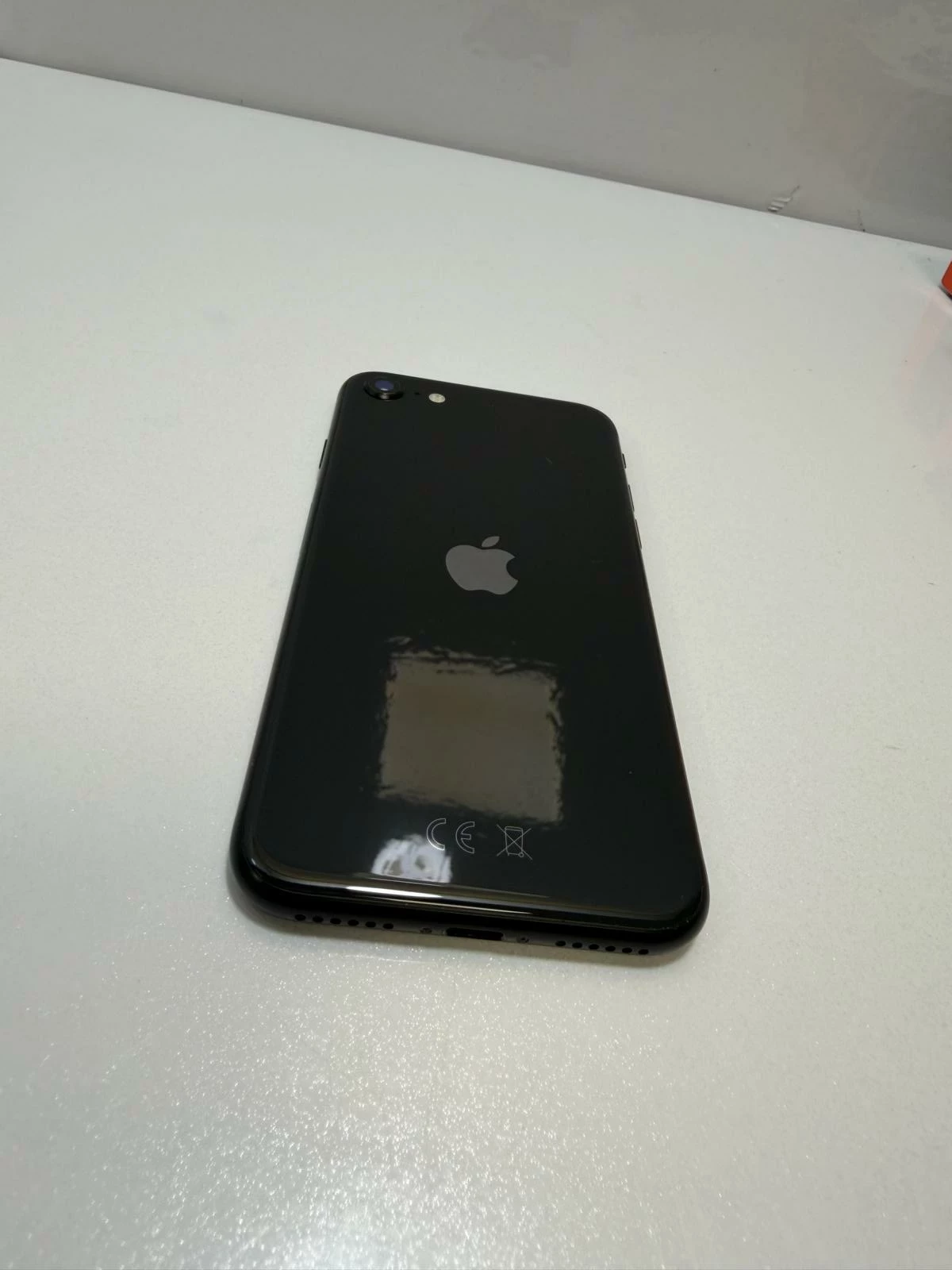 telefon-iphone-se-64gb-bat-94-pamiec-ram-202865-214125
