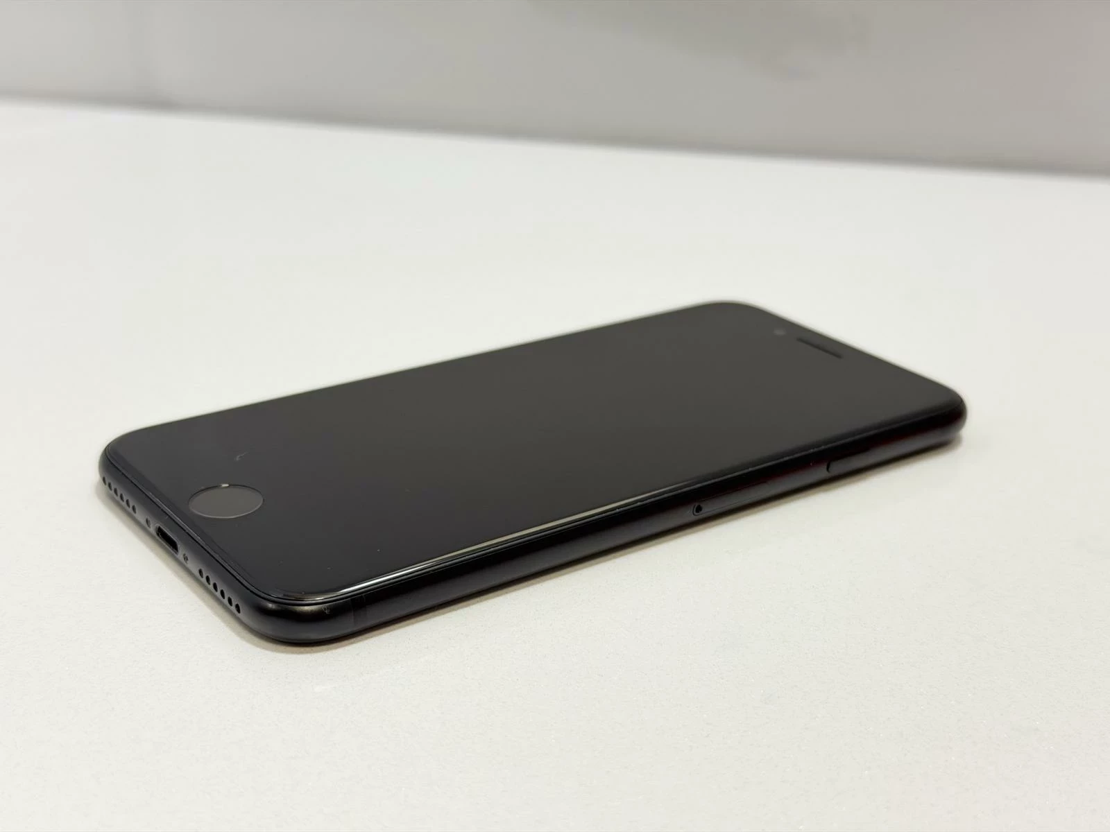 telefon-iphone-se-64gb-bat-94-typ-202685-212929