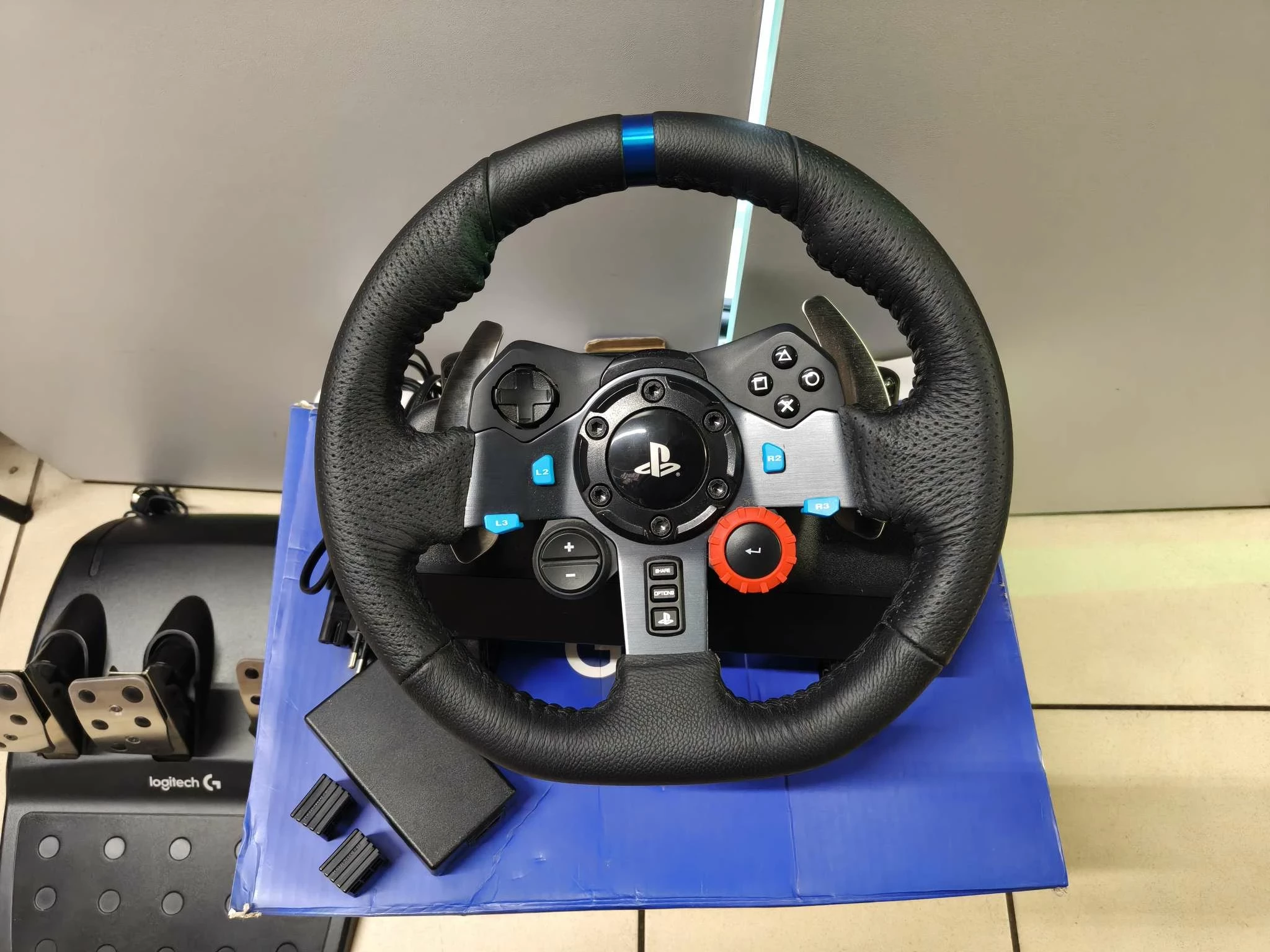 kierownica-logitech-g29-pudelko-stan-11323-2