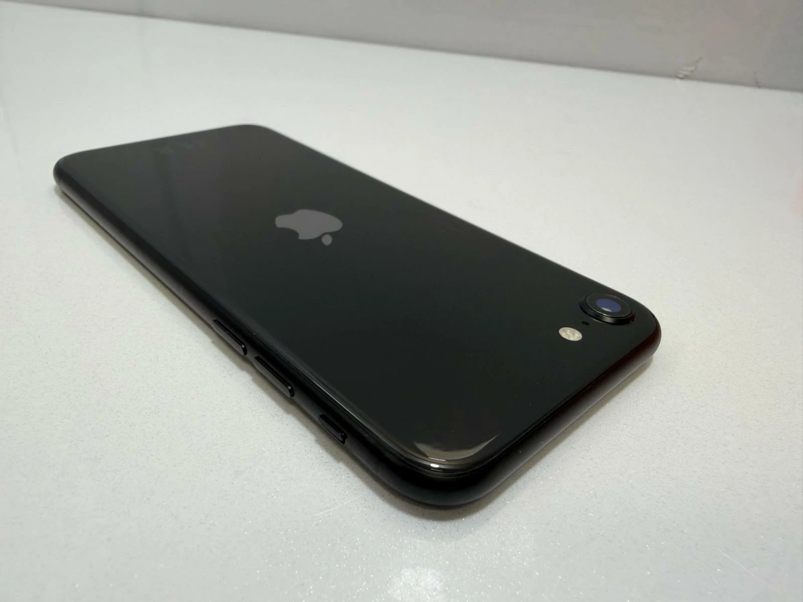 telefon-iphone-se-64gb-bat-94-system-operacyjny-4388-7