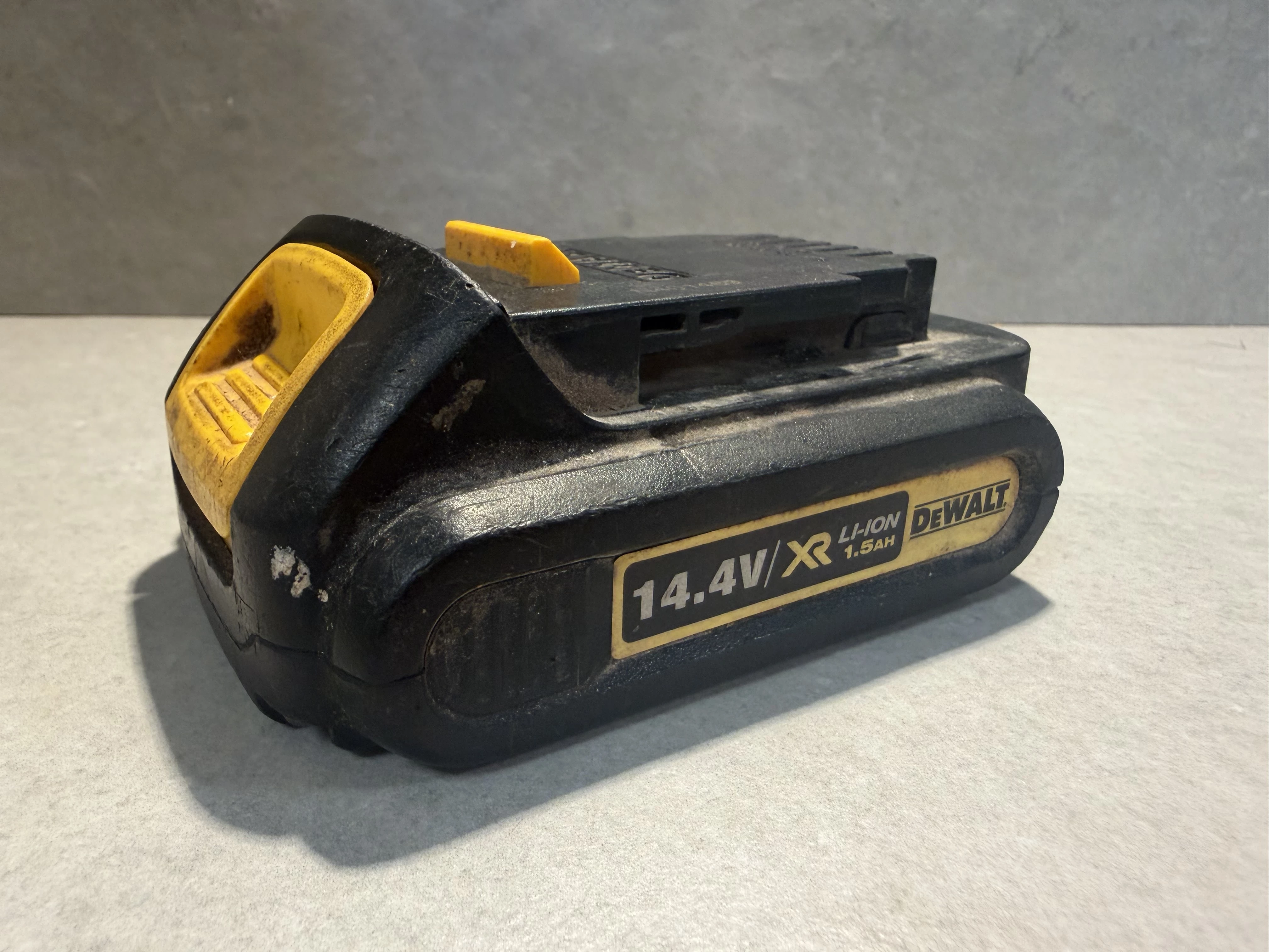akumulator-dewalt-144v-15ah-osiedle-niepodleglosci-1-krakow