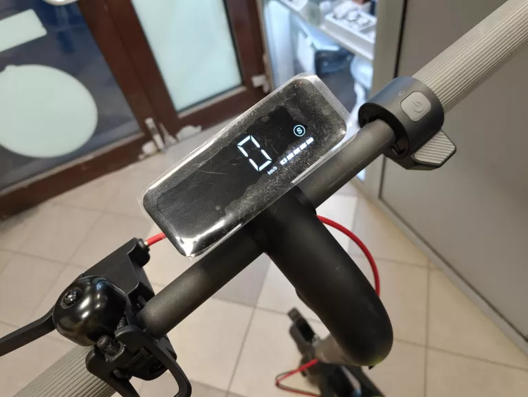 hulajnoga-elektryczna-navee-v25-25km-250w-10-czarny-komplet-pudelko-ean-gtin-6975293679193