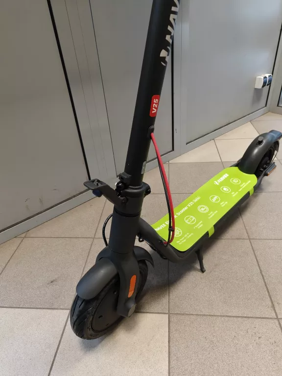 hulajnoga-elektryczna-navee-v25-25km-250w-10-czarny-komplet-pudelko-predkosc-maksymalna-2000