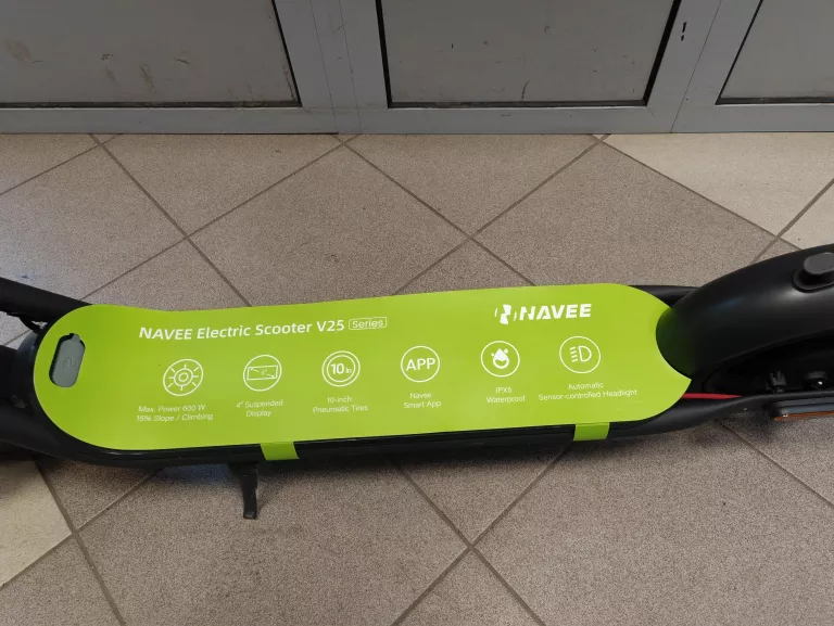 hulajnoga-elektryczna-navee-v25-25km-250w-10-czarny-komplet-pudelko-moc-silnika-25000