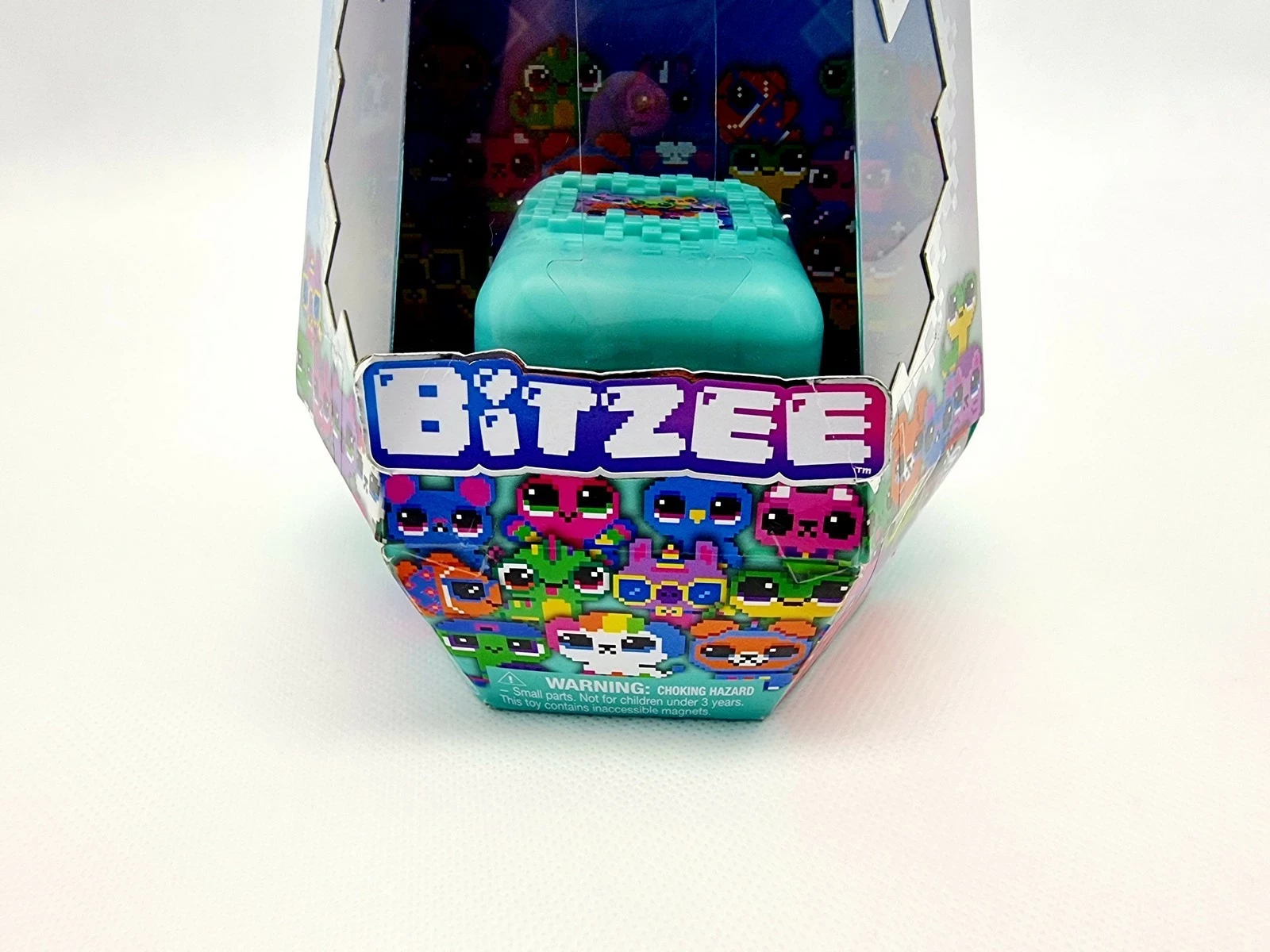 bitzee-interaktywne-zwierzatko-cyfrowe-hologram-mietowe-ean-gtin-681147038455