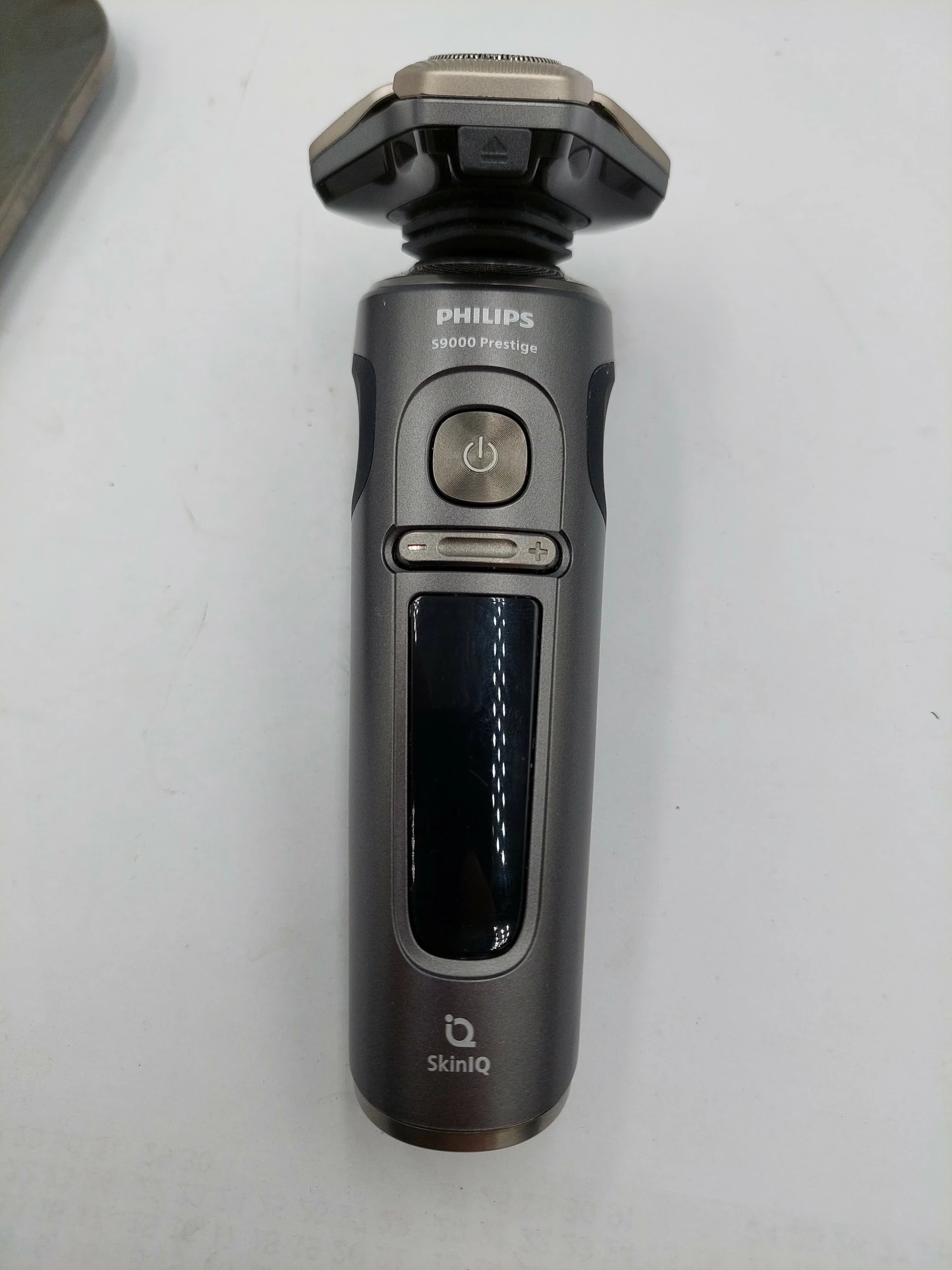 golarka-elektryczna-do-golenia-philips-sp987215-z-ladowarka-indukcyjna-typ-612-1