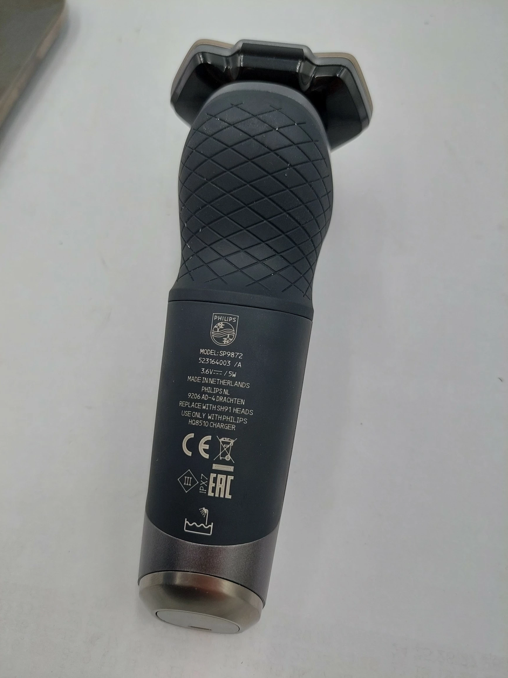 golarka-elektryczna-do-golenia-philips-sp987215-z-ladowarka-indukcyjna-mozliwosc-mycia-pod-woda-205614-223990