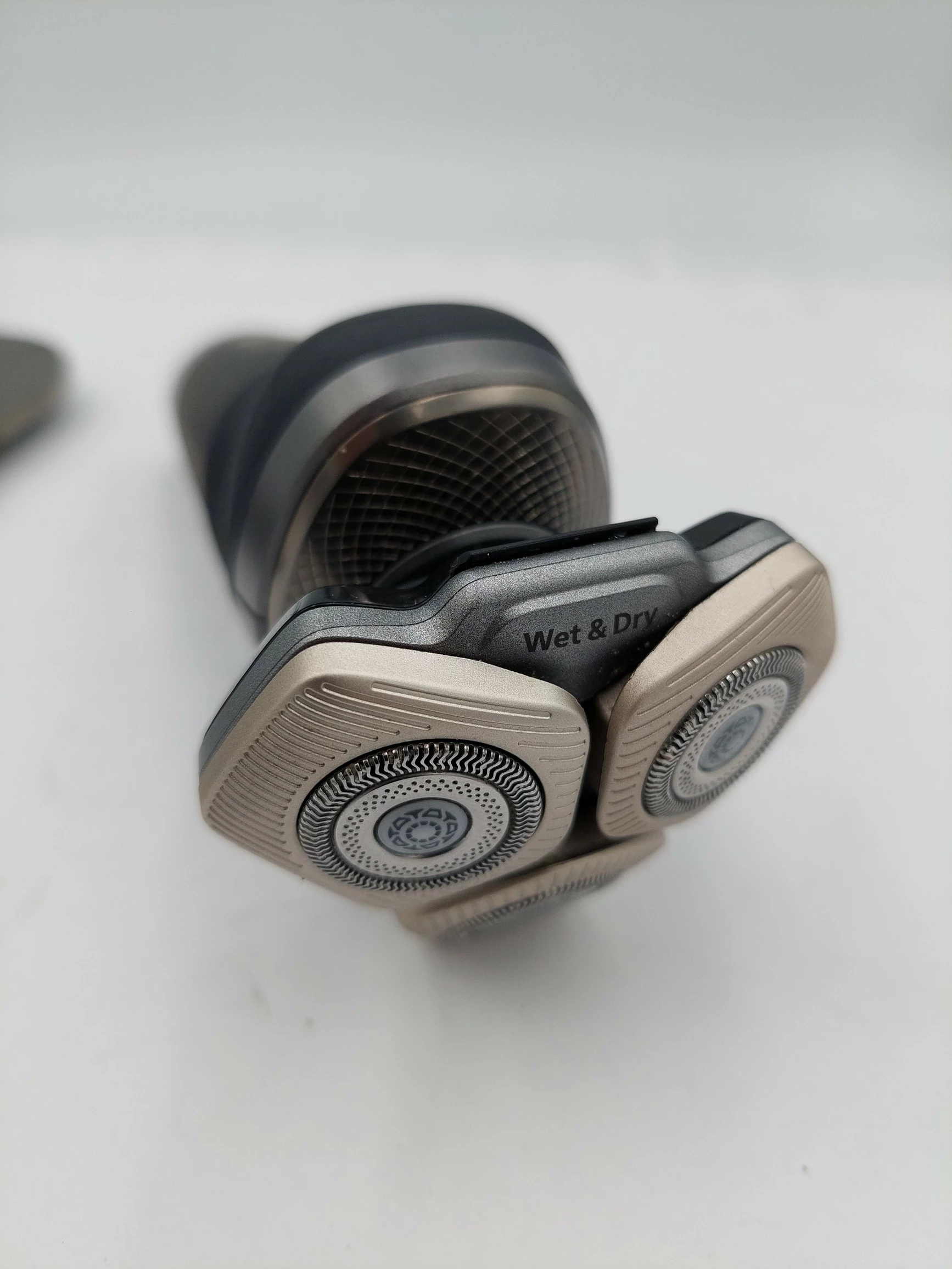 golarka-elektryczna-do-golenia-philips-sp987215-z-ladowarka-indukcyjna-czas-pracy-bezprzewodowej-60