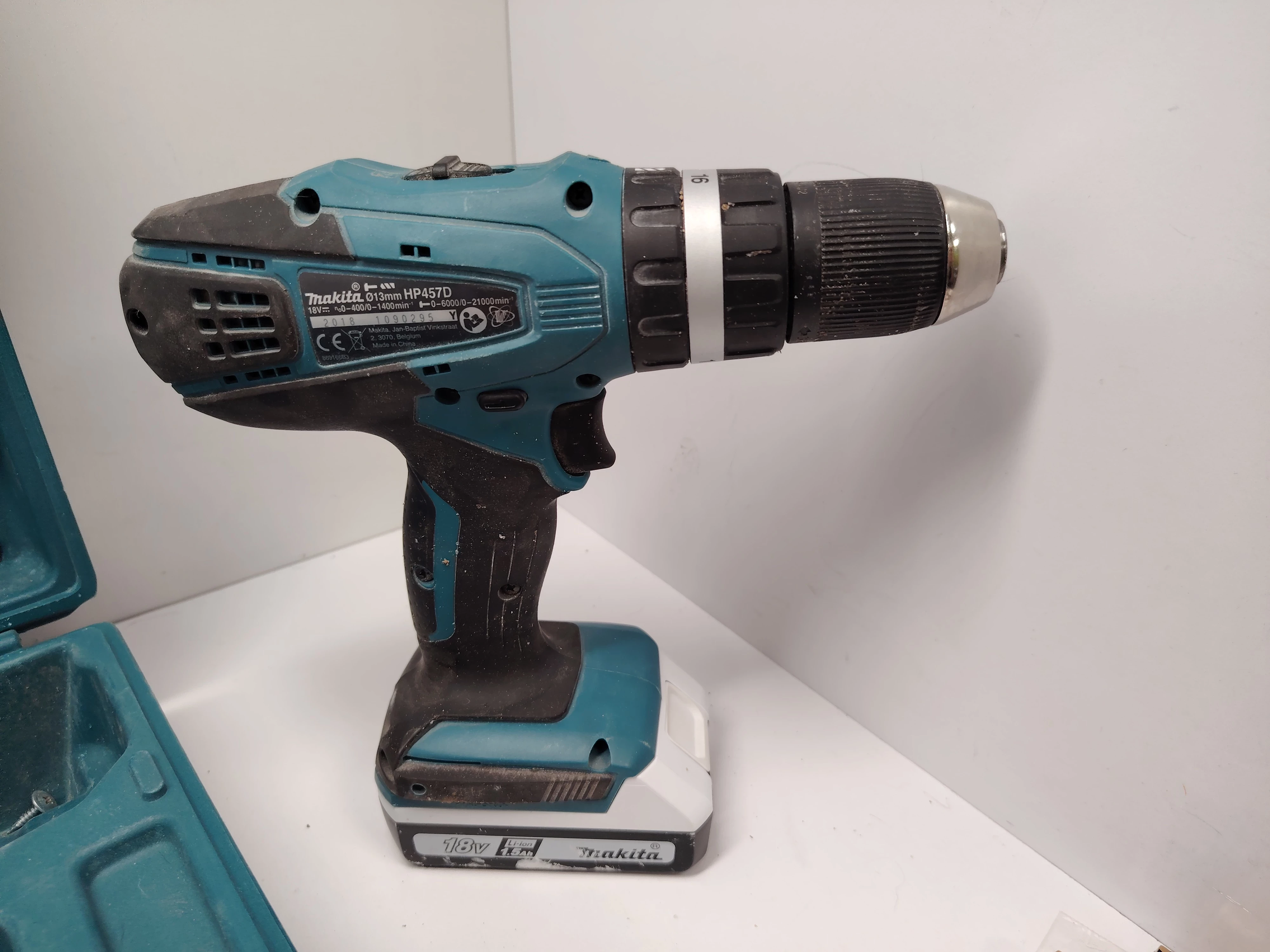 wkretarka-makita-hp457dwe-walizka-pojemnosc-akumulatora-150