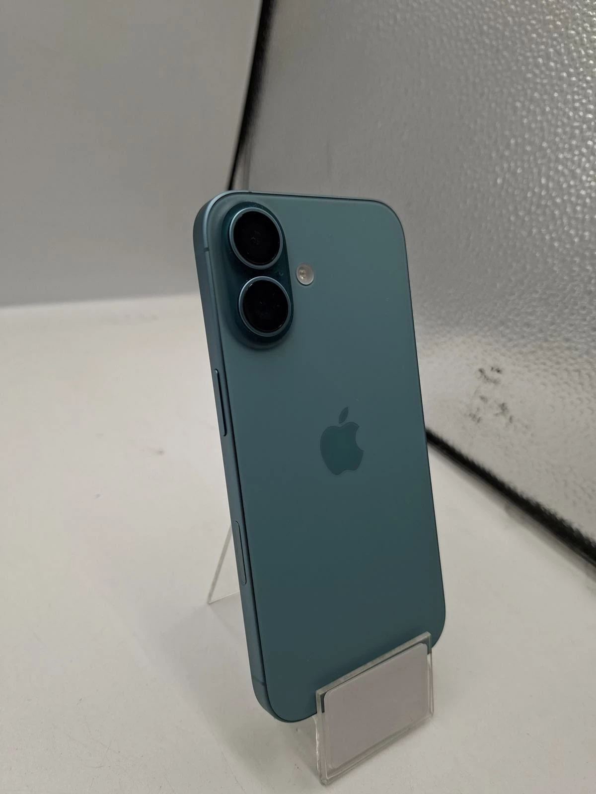 telefon-apple-iphone-16-128gb-przekatna-ekranu-610