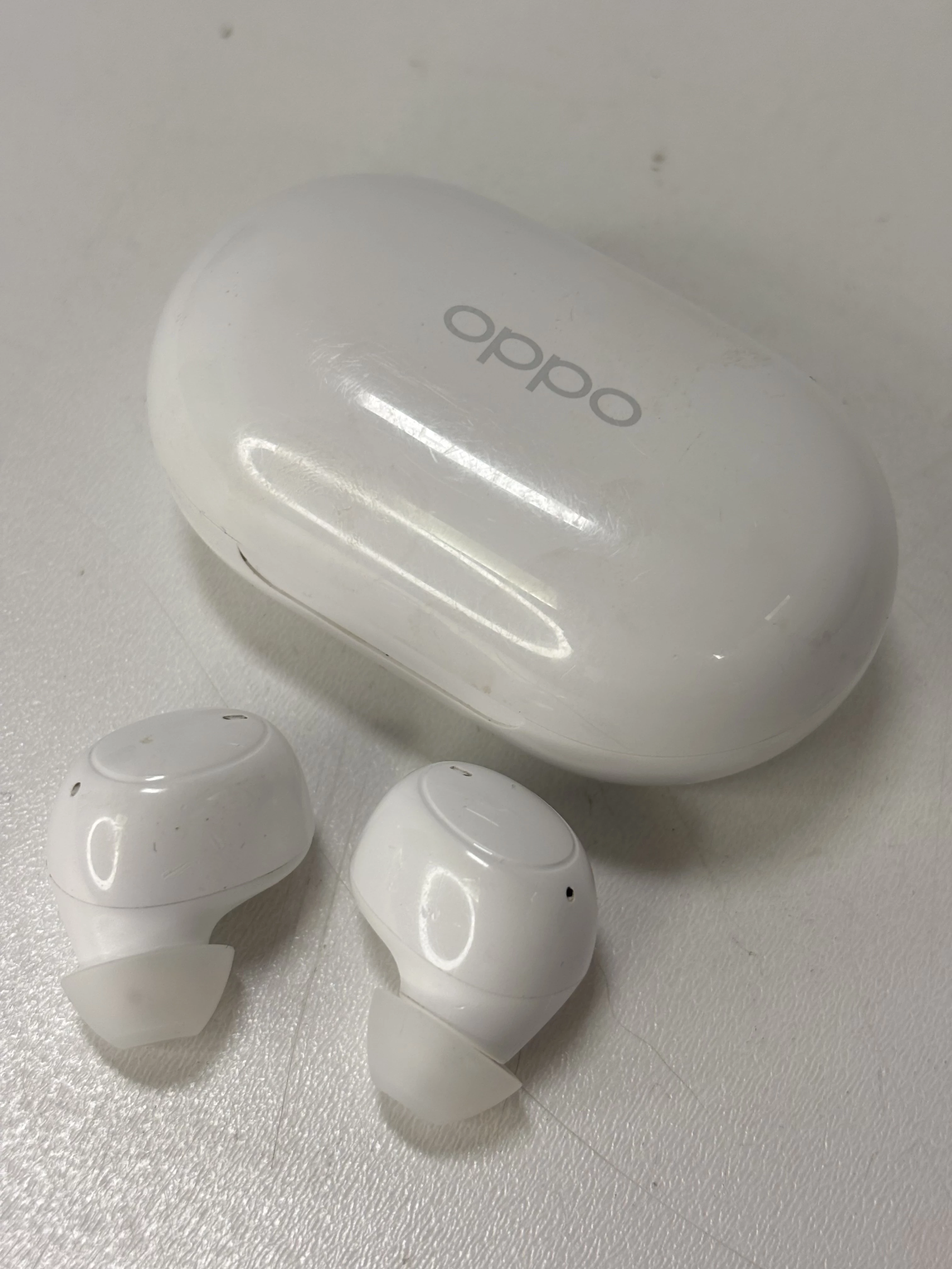 sluchawki-oppo-enco-buds-w12-kolor-dominujacy-129357-2