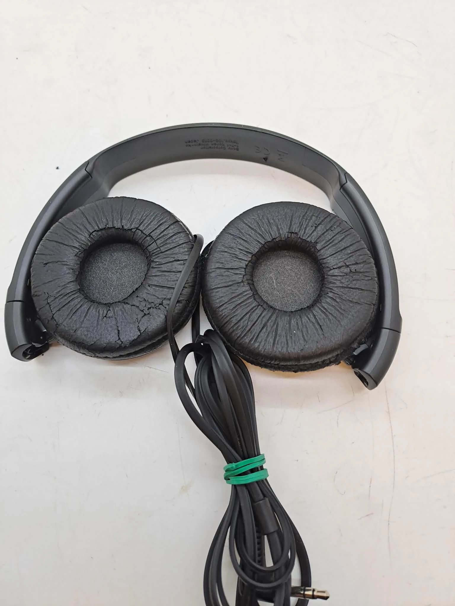 sluchawki-nauszne-przewodowe-sony-mdr-zx110b-czarny-ean-gtin-5904133212840