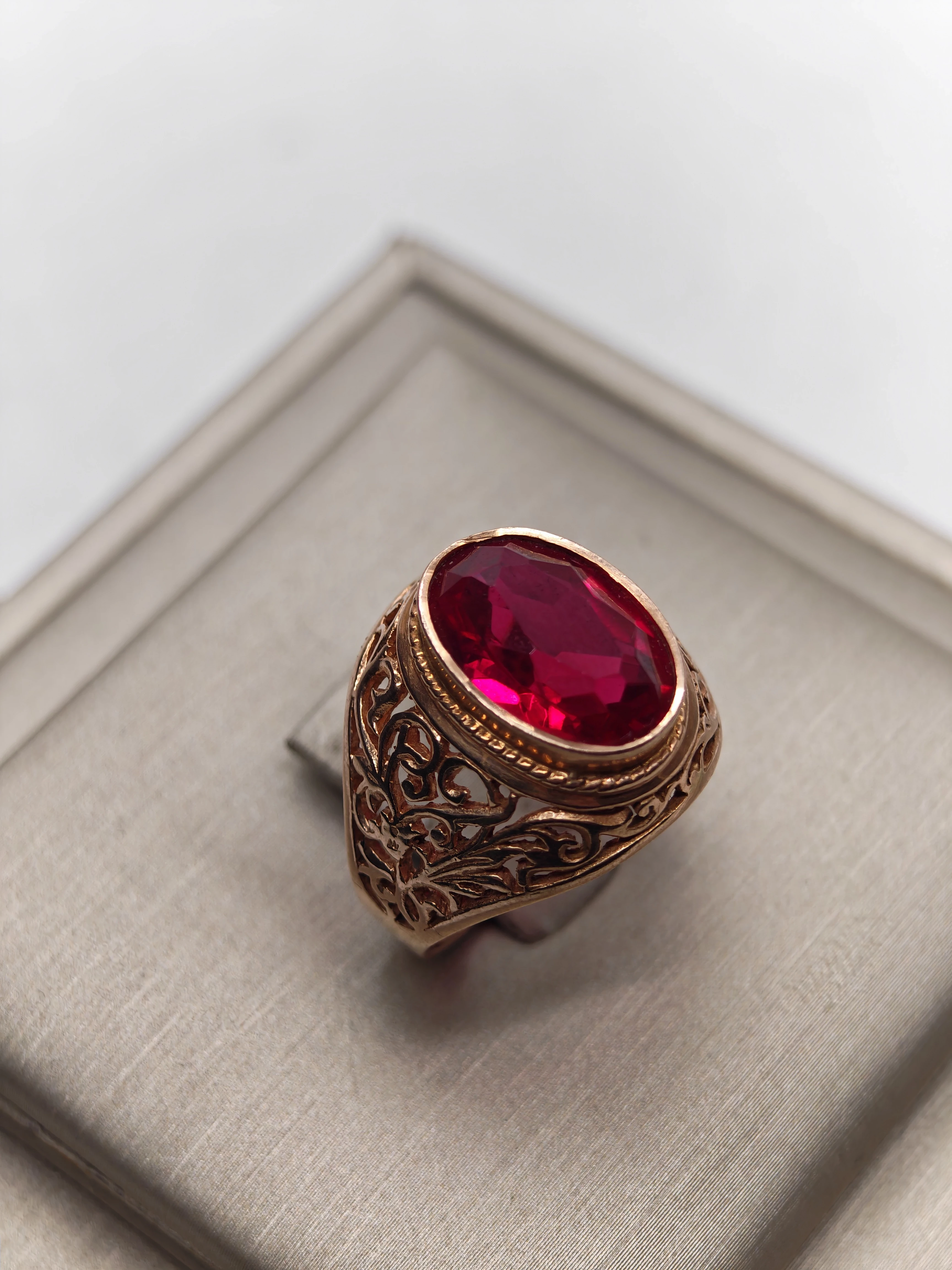 ruski-pierscionek-z-czerwonym-kamieniem-proba-585-waga-787g-rozmiar-19-glowna-9-walbrzych-sj
