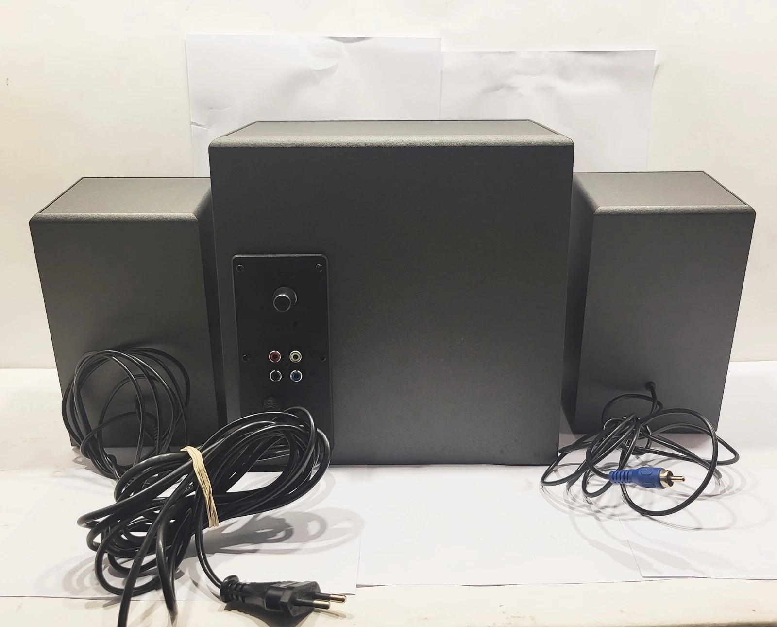 zestaw-glosnikow-21-logitech-z337-bluetooth-80-w-stan-11323-2