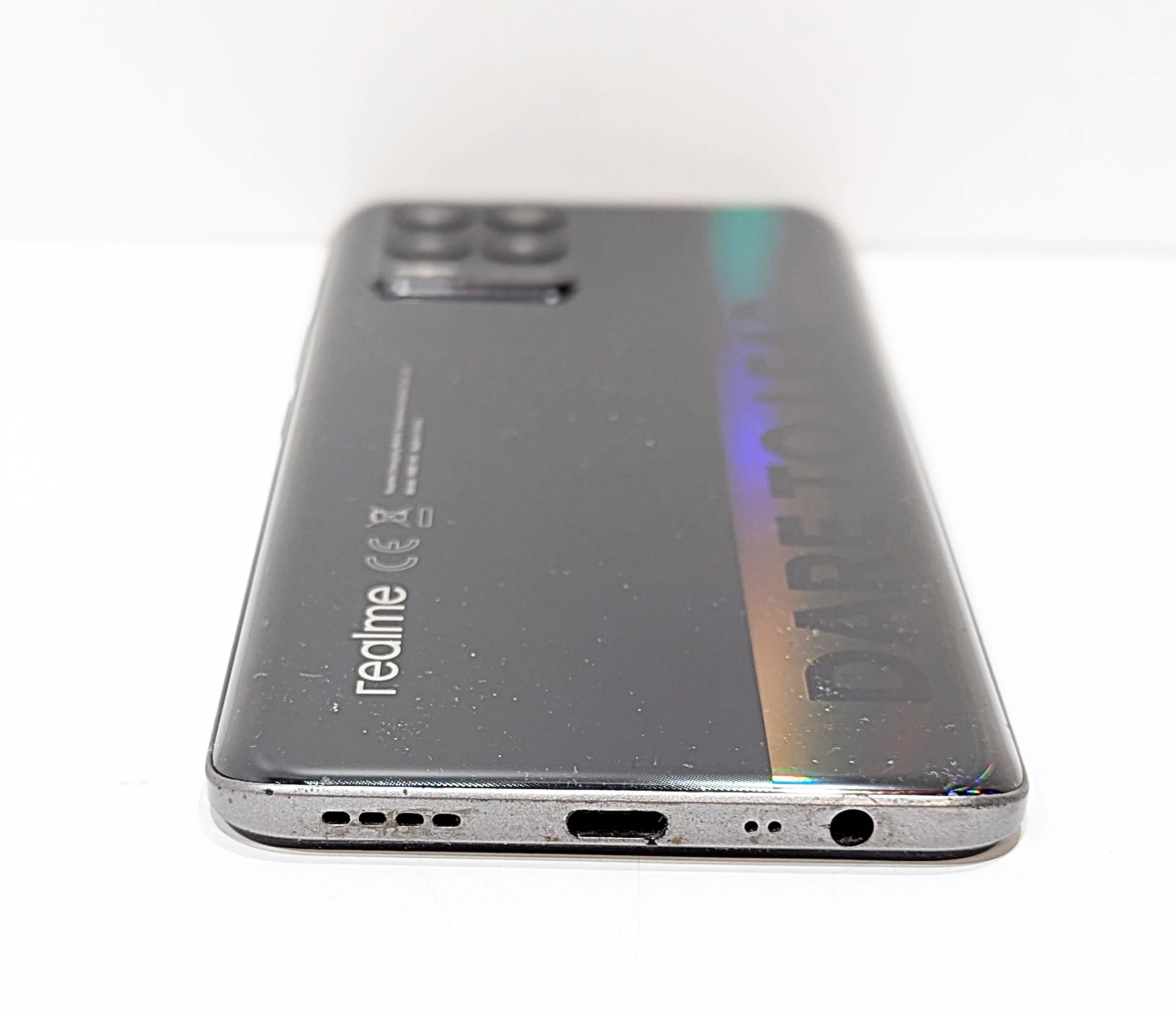 telefon-realme-8-6gb128gb-przekatna-ekranu-650