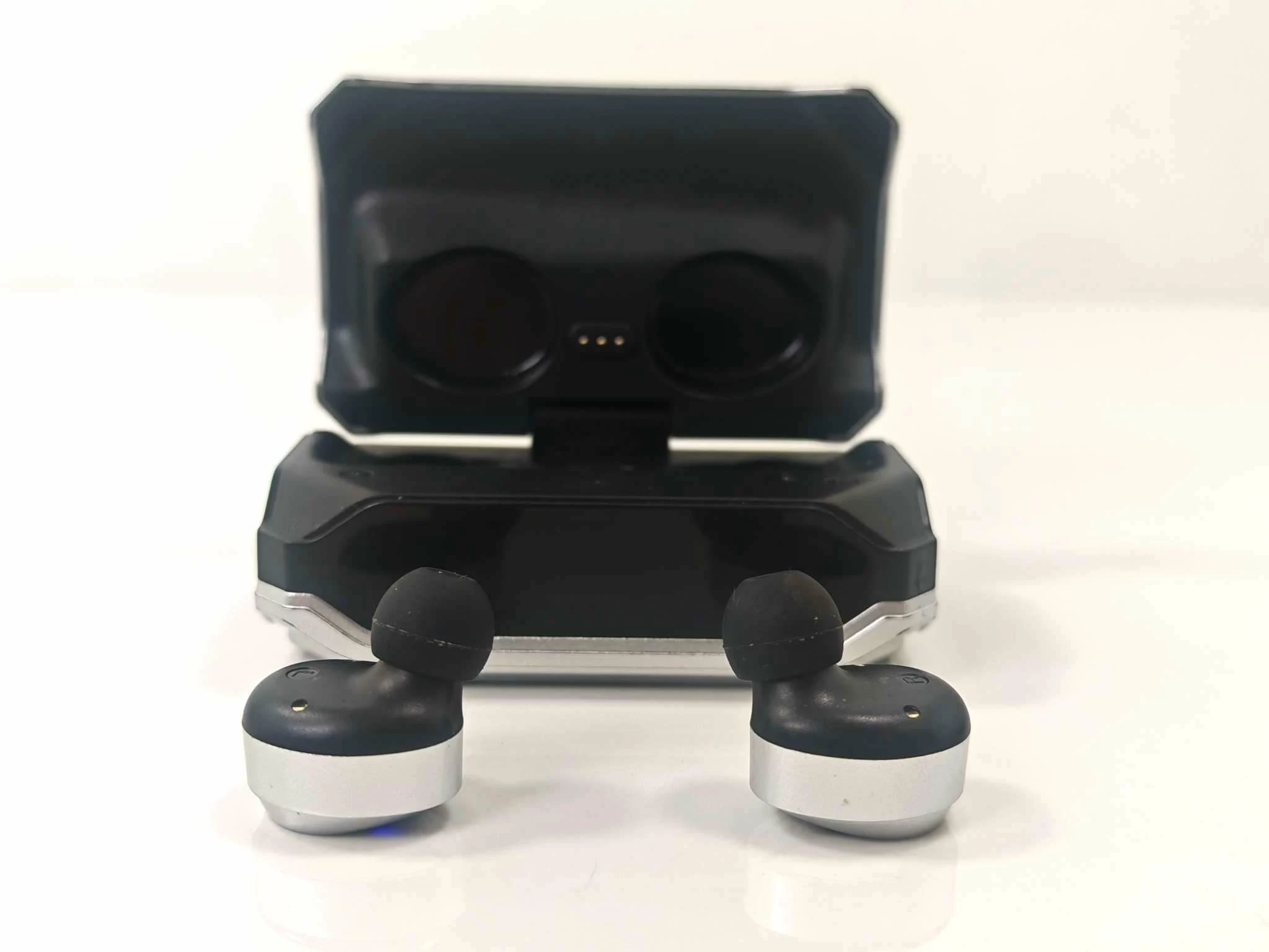 sluchawki-dousze-m41-tws-z-powerbankiem-kolor-dominujacy-129357-3