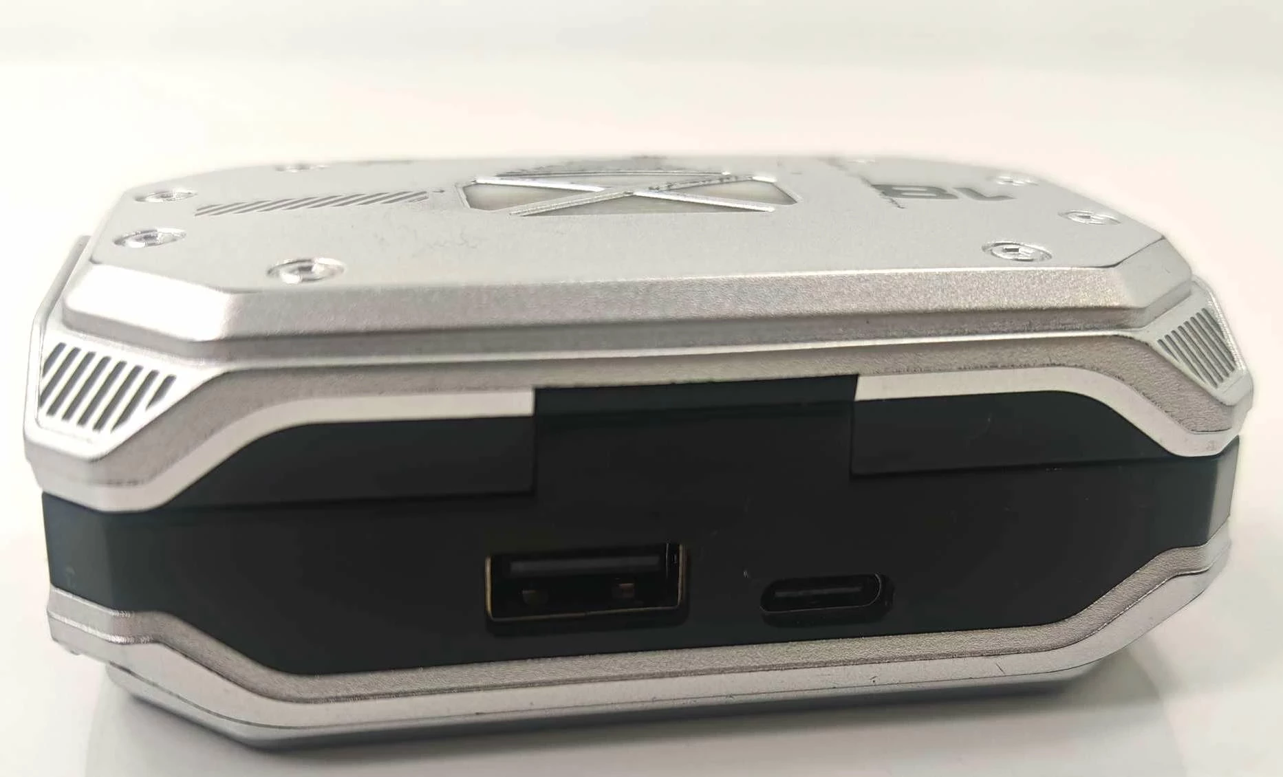 sluchawki-dousze-m41-tws-z-powerbankiem-transmisja-sygnalu-203713-217785