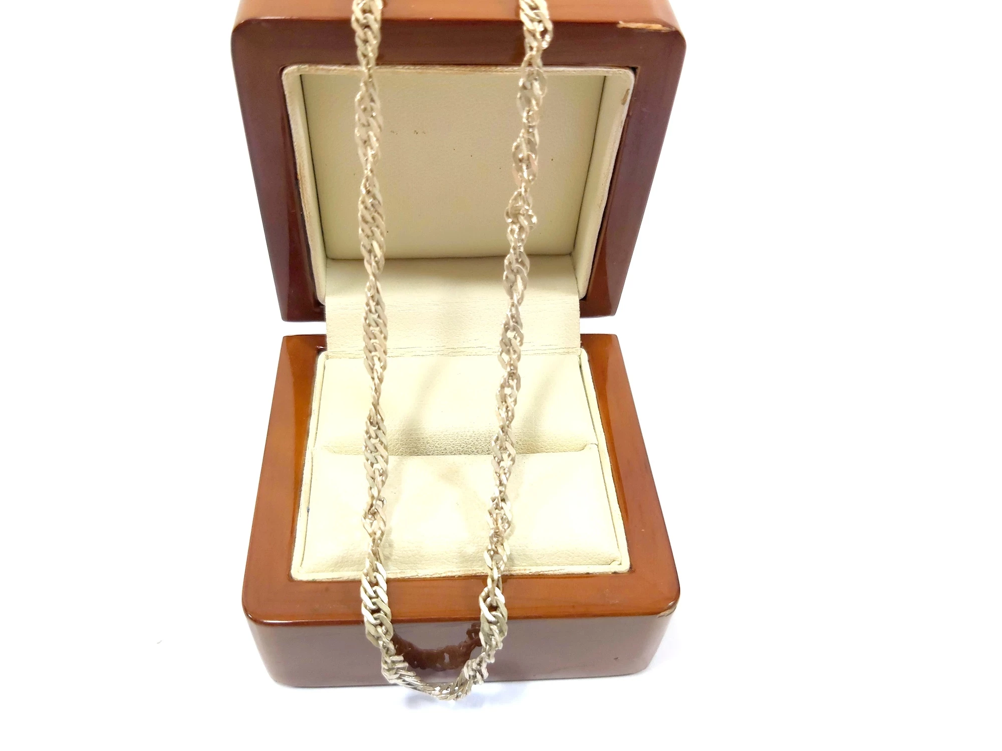 zakrecony-srebrny-lancuszek-p925-dl-44-cm-mickiewicza-1-nidzica