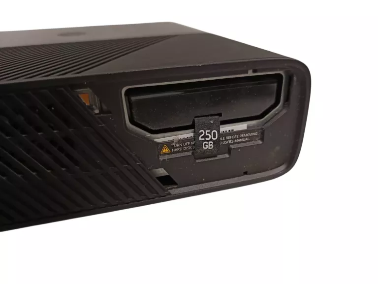 konsola-xbox-360-e-250gb-2-pady-gra-kod-producenta-model-1538