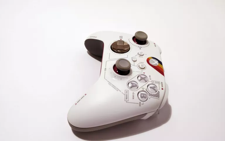 pad-microsoft-starfield-limited-edition-bialy-waga-produktu-z-opakowaniem-jednostkowym-0504