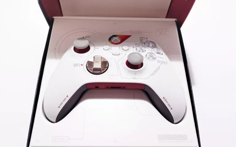 pad-microsoft-starfield-limited-edition-bialy-stan-11323-2