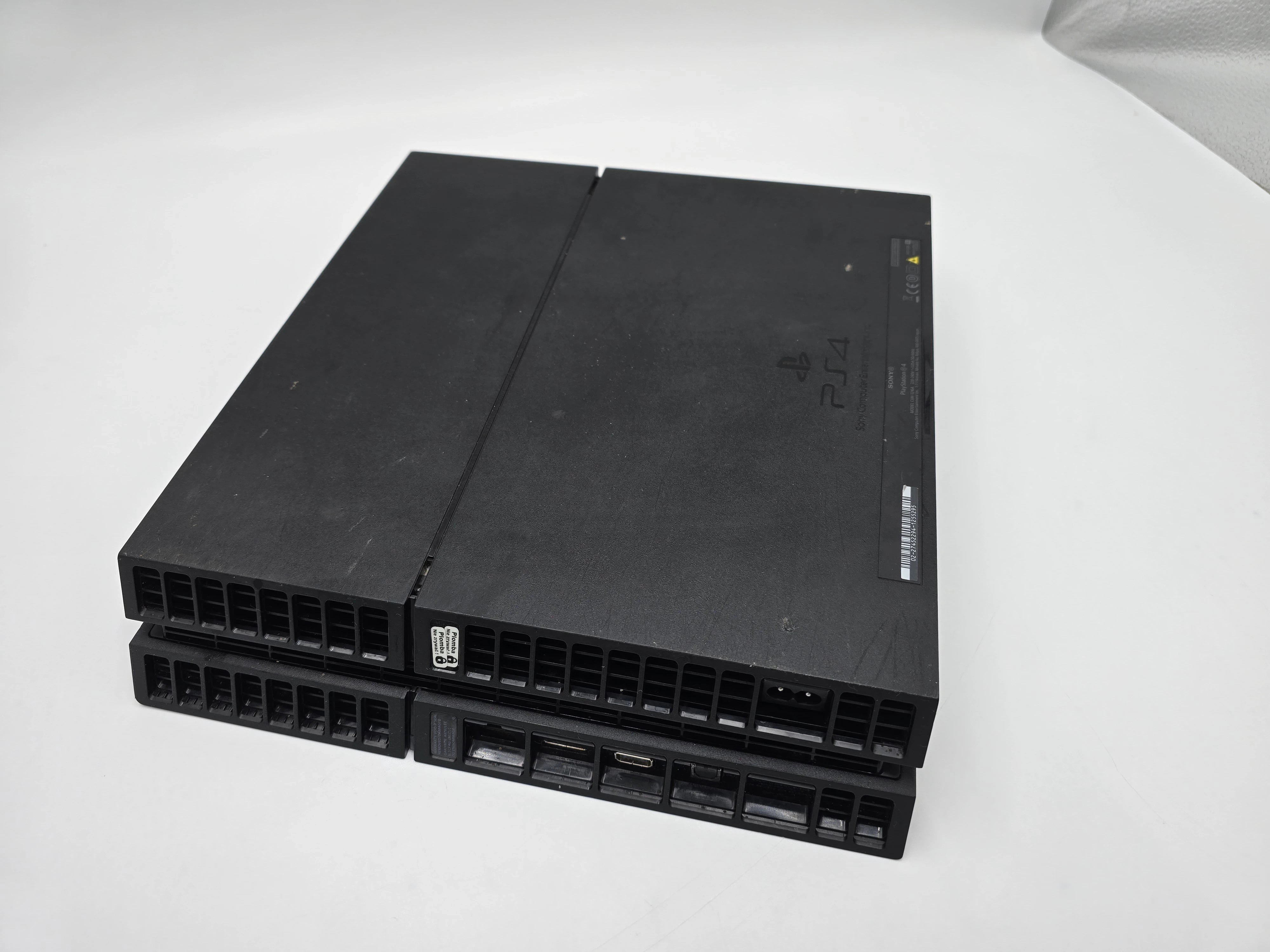 konsola-playstation-4-pad-okablowanie-liczba-kontrolerow-w-zestawie-205994-225550