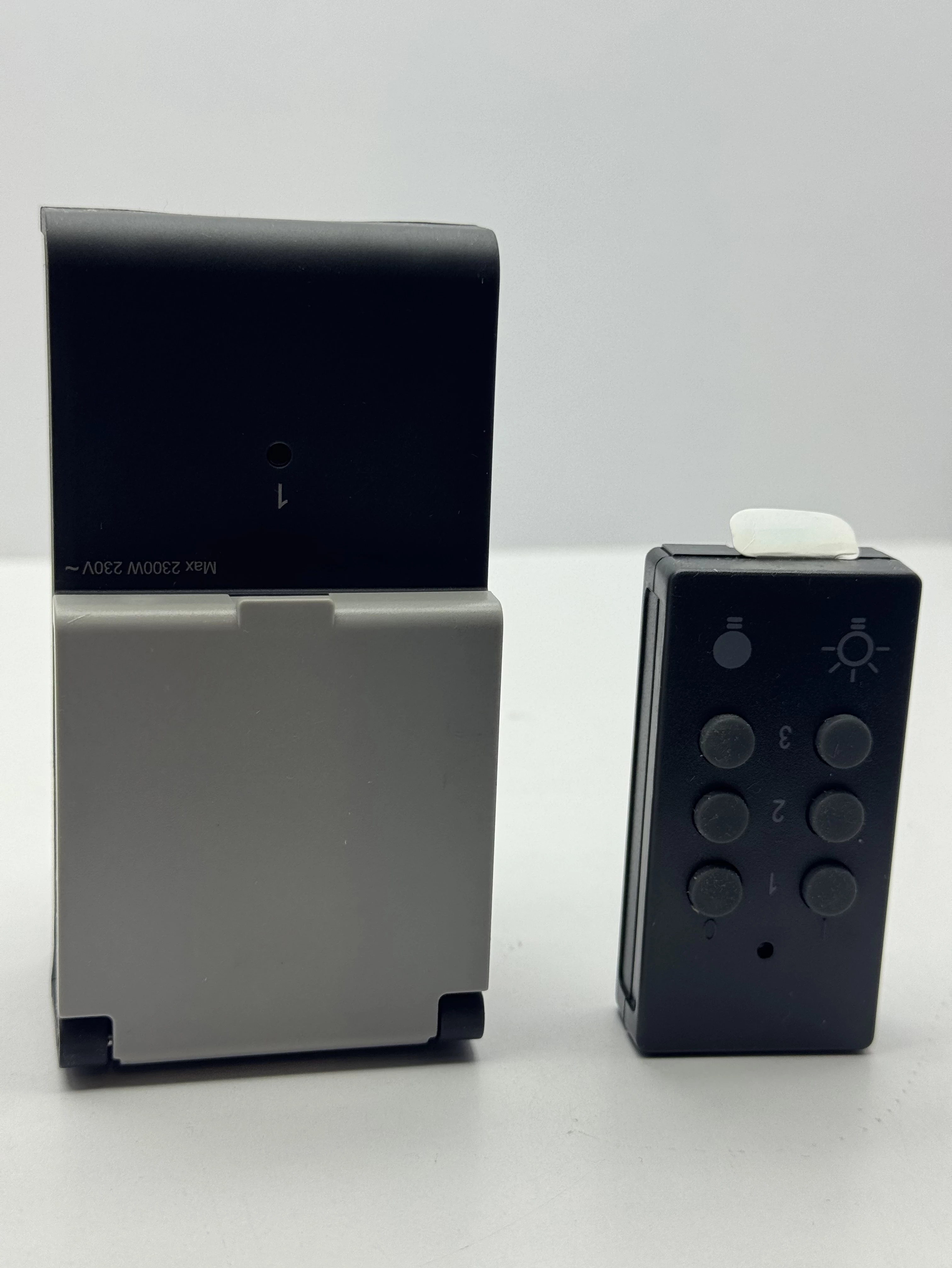 gniazdo-sterowane-radiowo-ip44-z-pilotem-05263-ean-4008297052630-liczba-gniazdek-18714-1